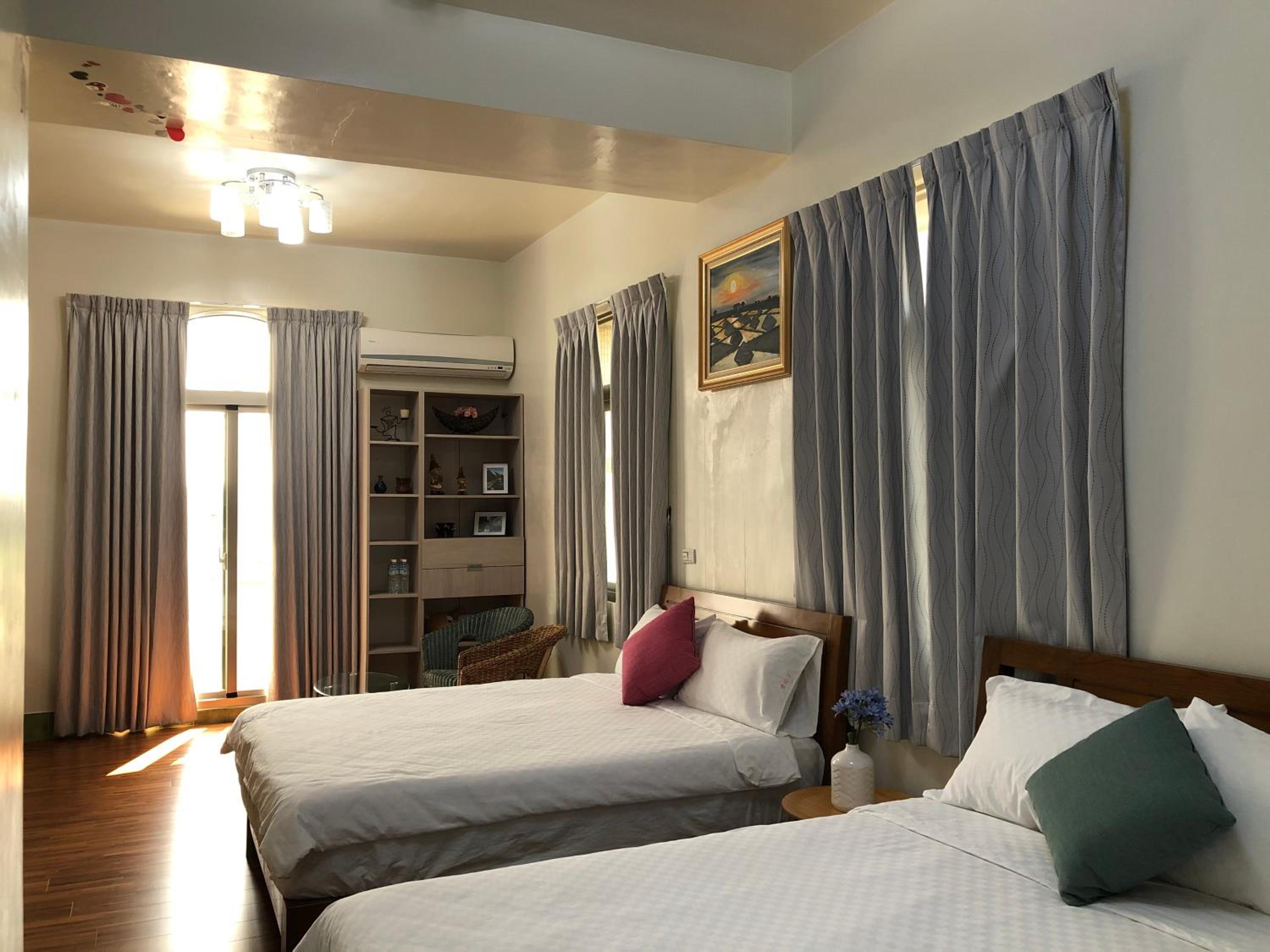 Family Room with Private Bathroom photo 1