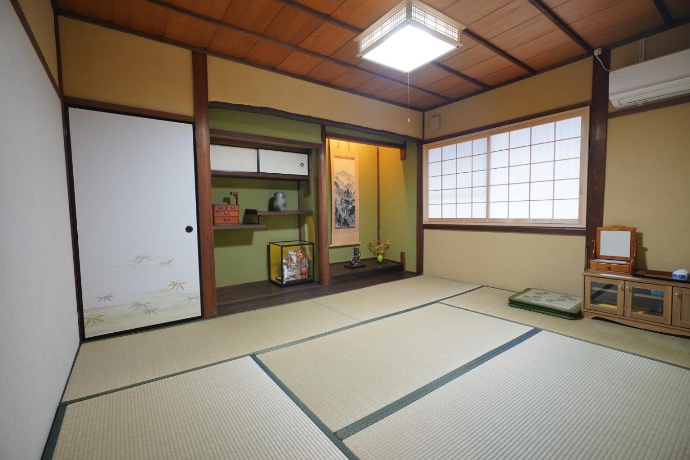 Quadruple Room with Shared Bathroom