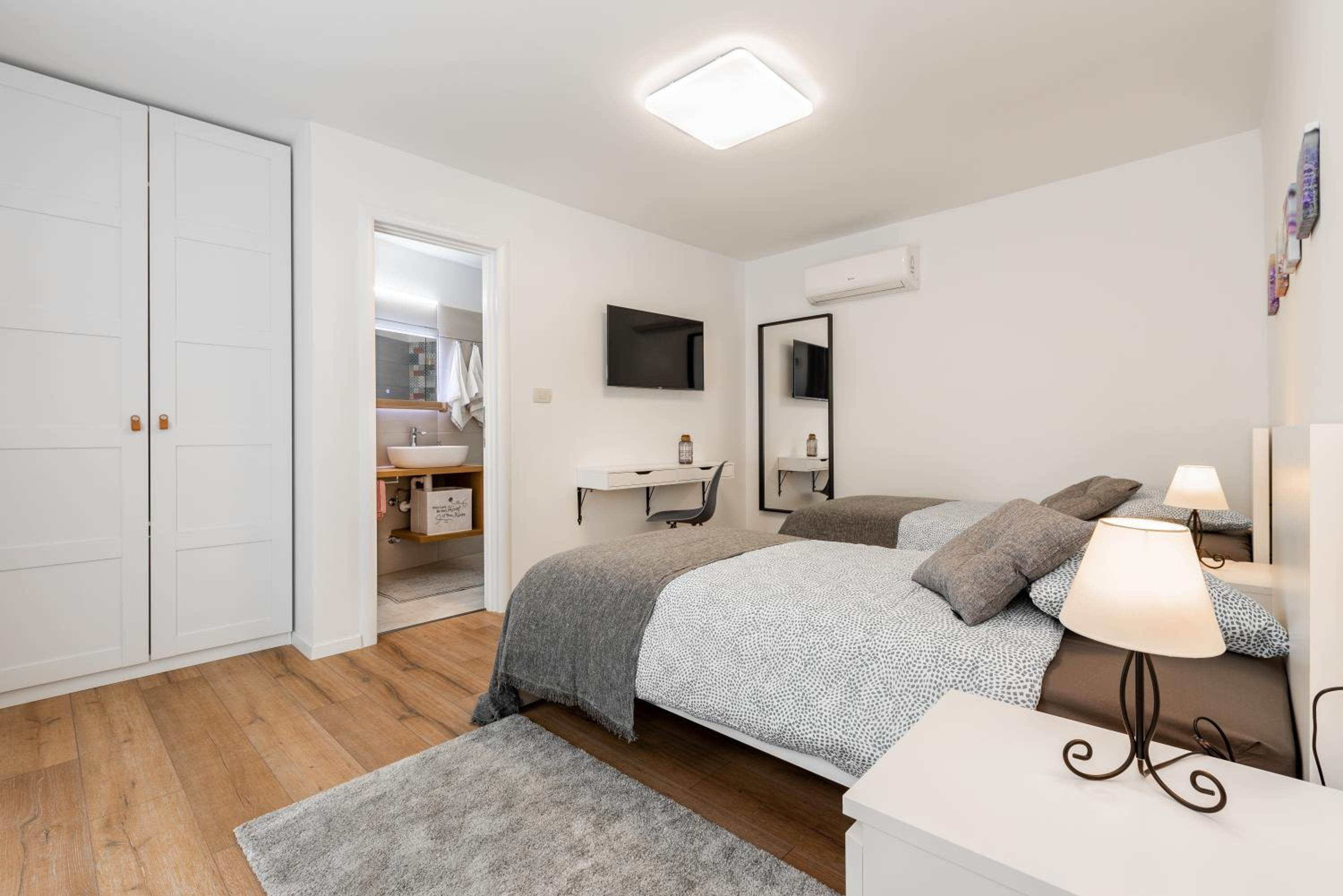 Twin Room with Terrace - Photo 2