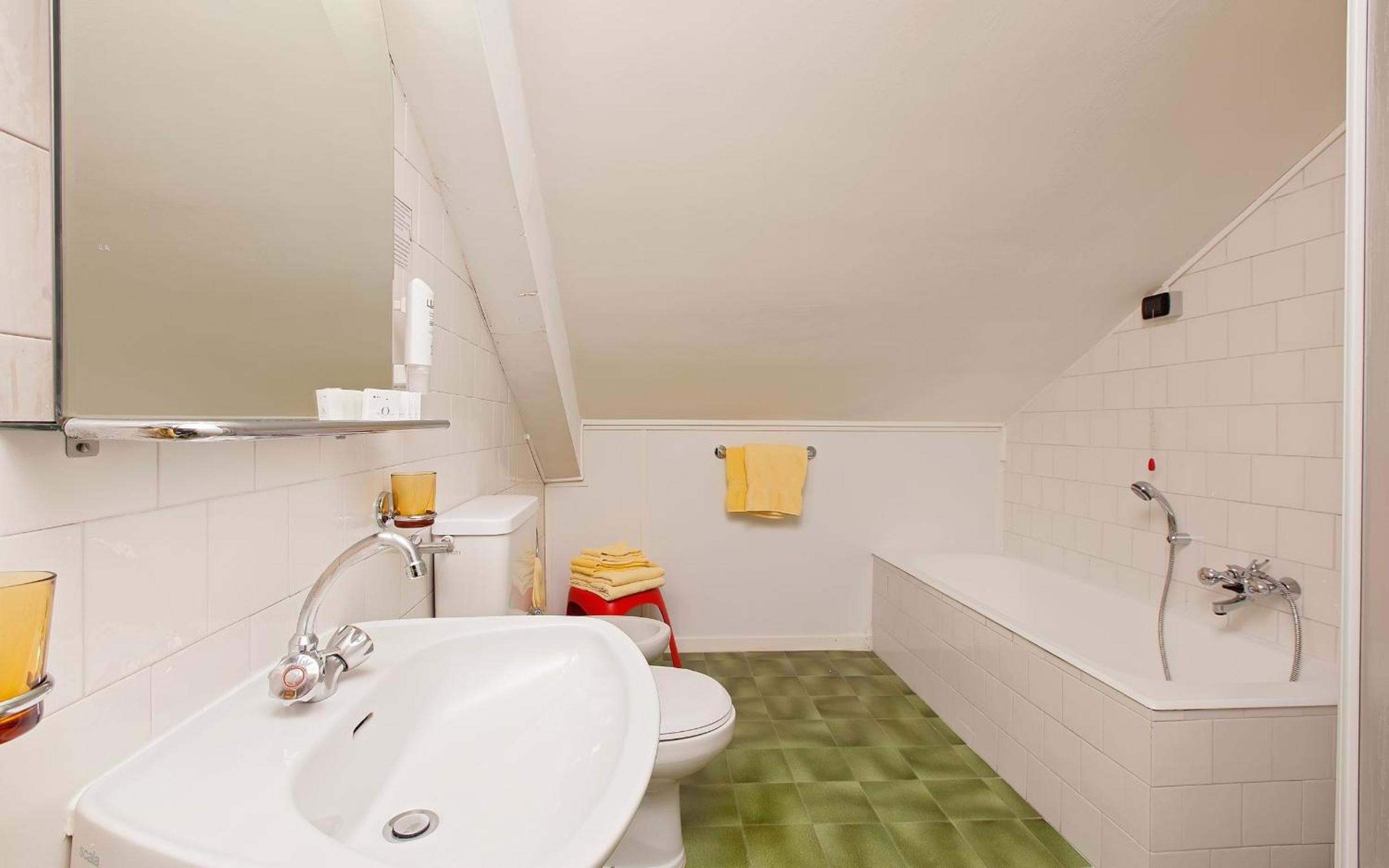 Family Room (2 Adults + 2 Children) - Photo 7