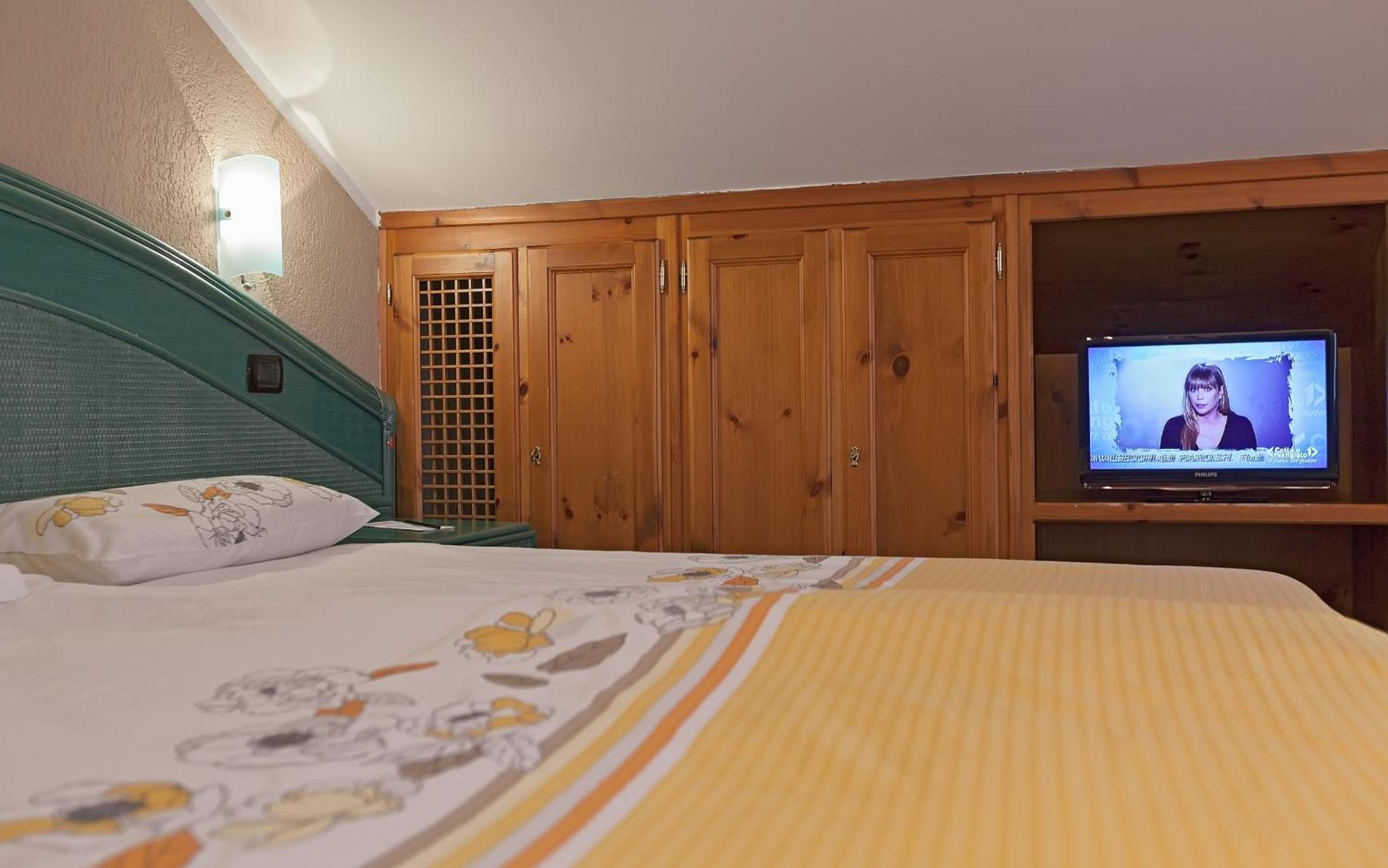 Family Room (2 Adults + 2 Children) - Photo 1