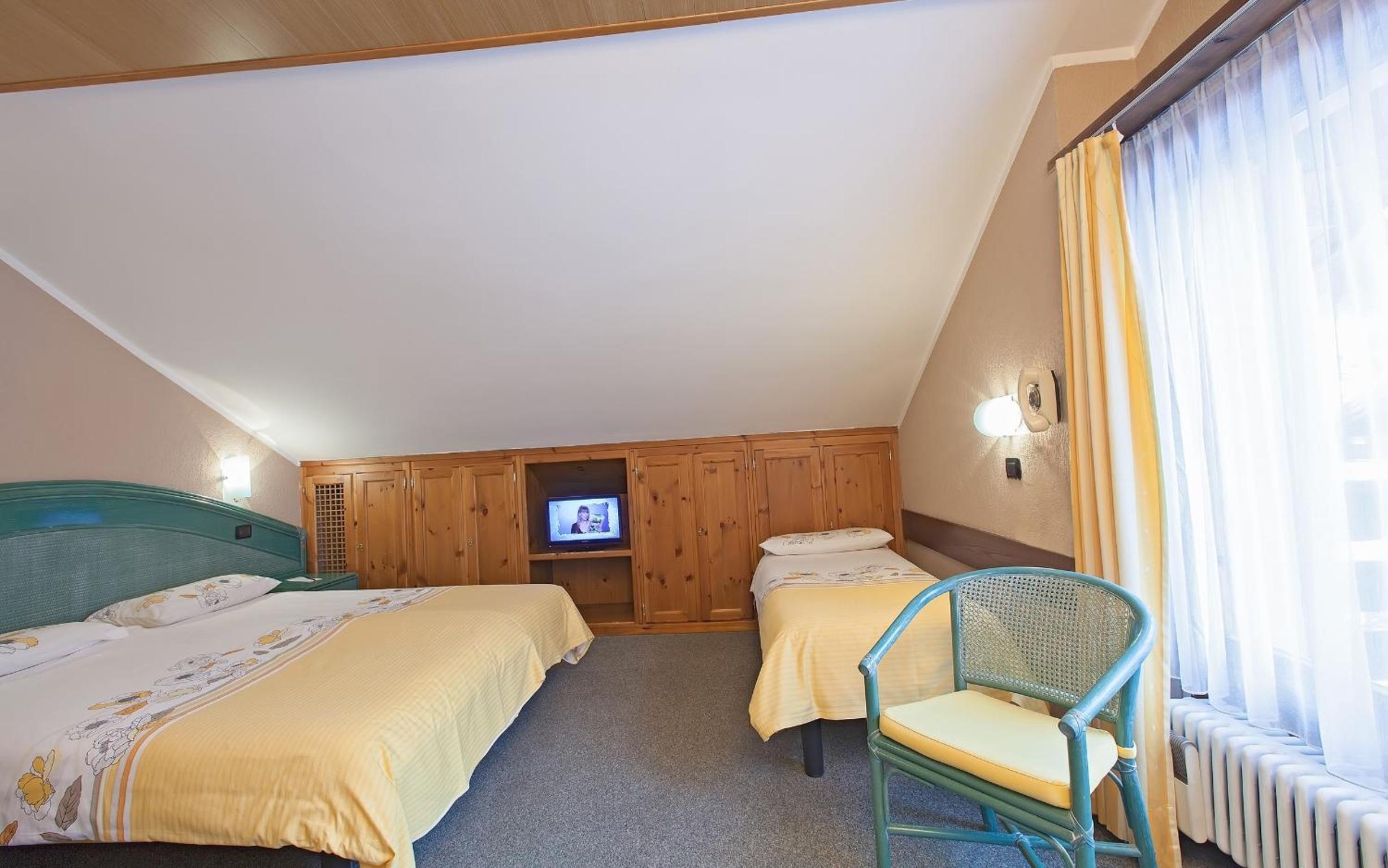 Family Room (2 Adults + 2 Children) - Photo 6