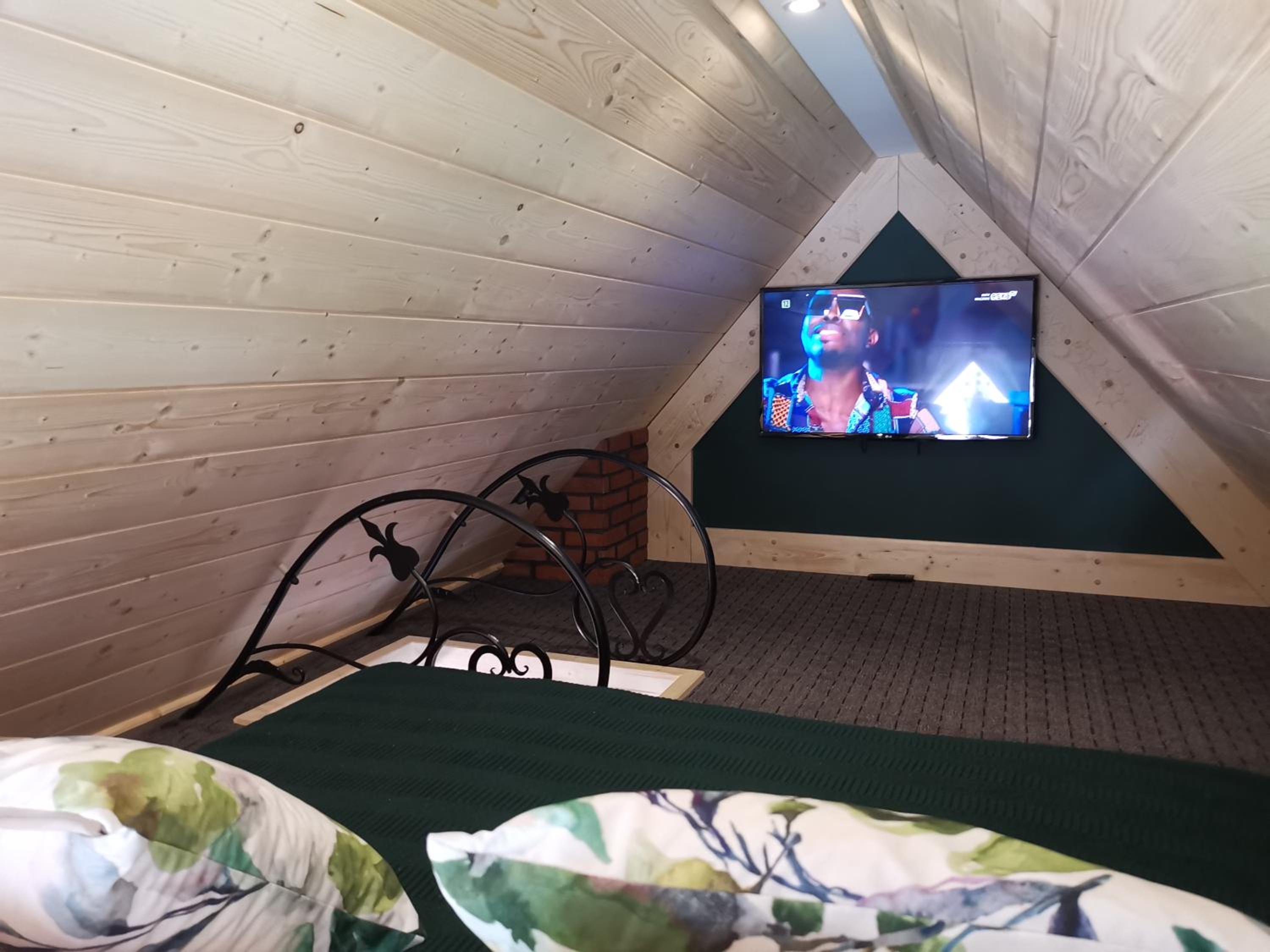 Deluxe Family Suite - Photo 11