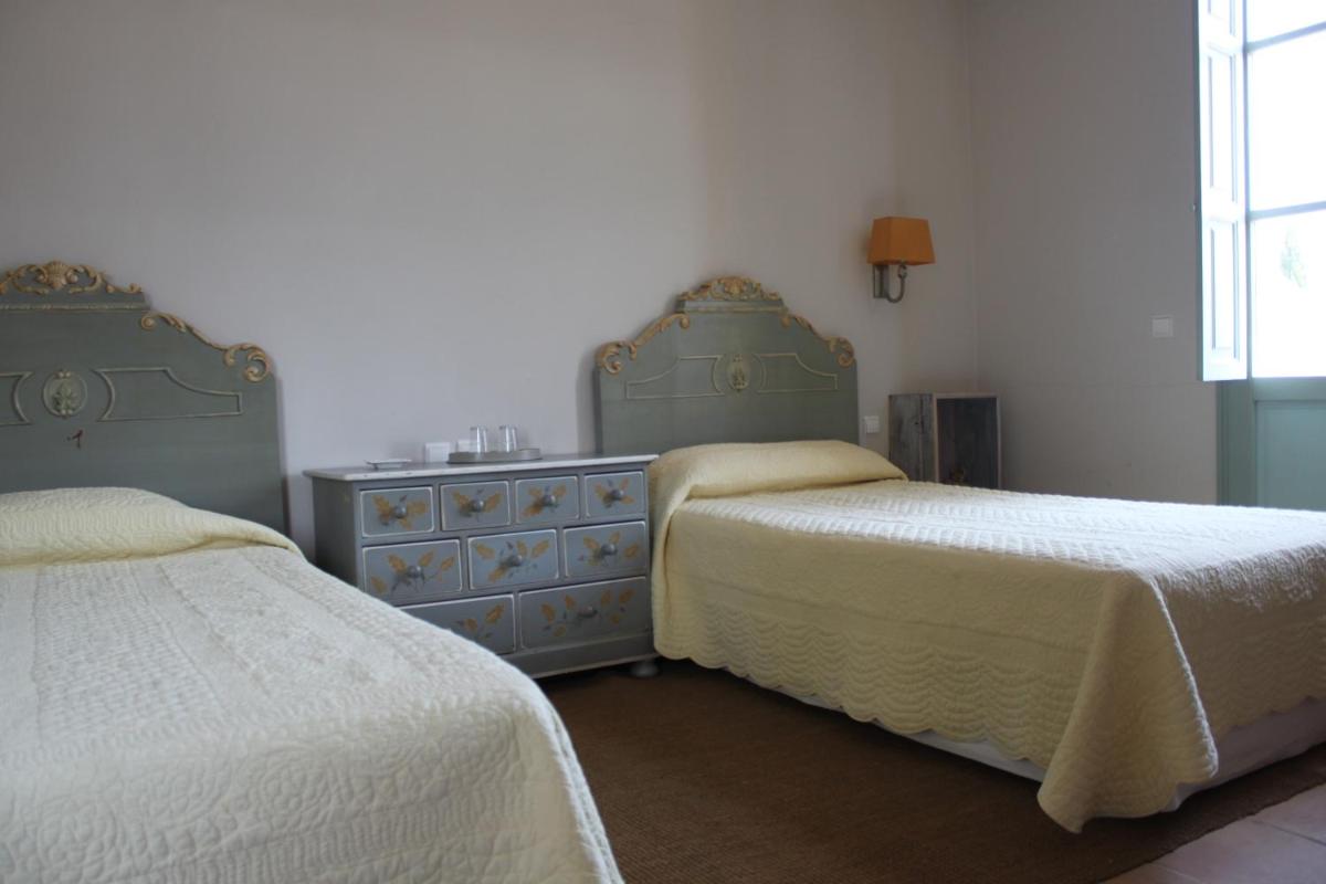 Twin Room - Photo 19