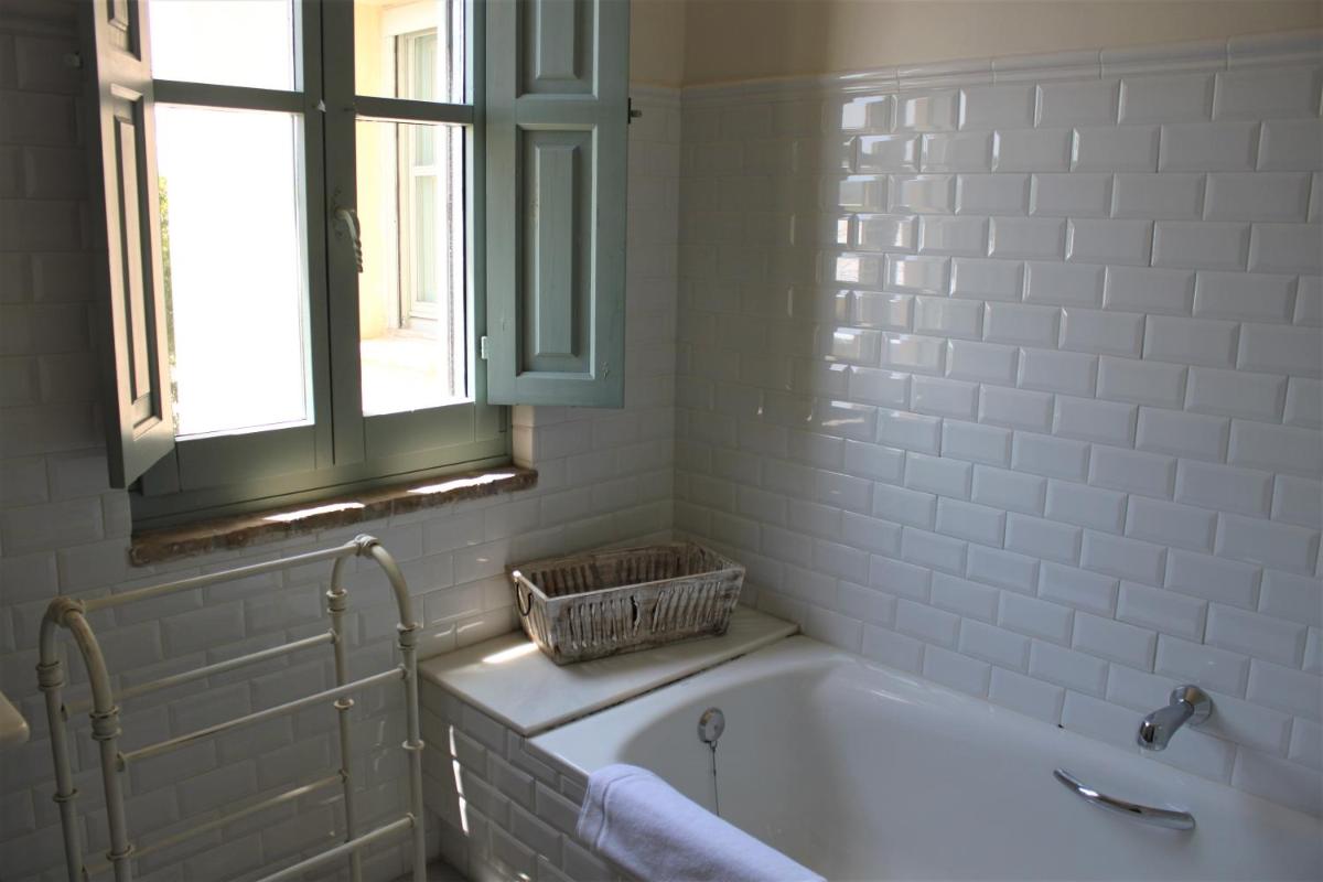 Twin Room - Photo 16