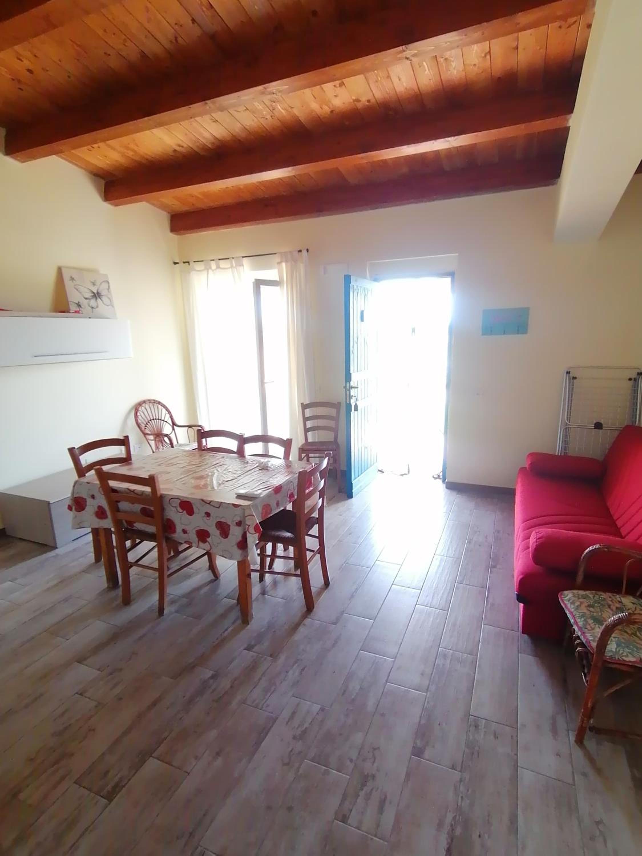 Two-Bedroom House - Photo 4