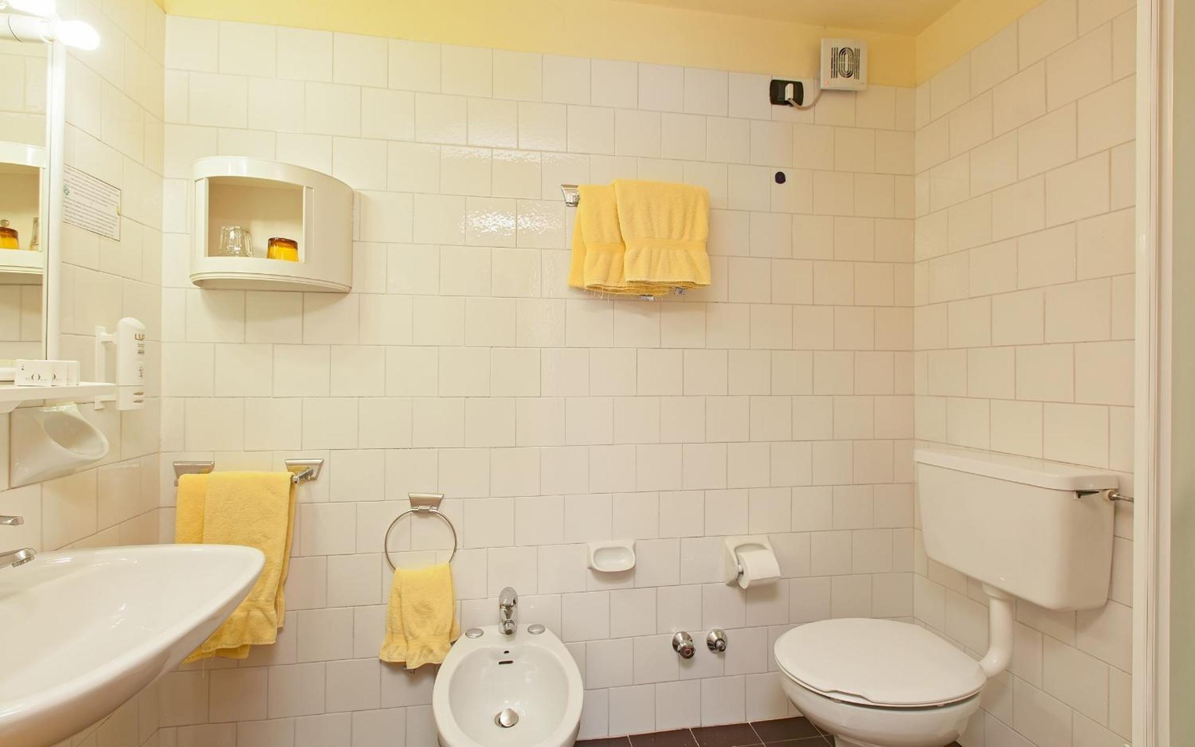 Two Connecting Rooms (4 Adults) - Photo 2