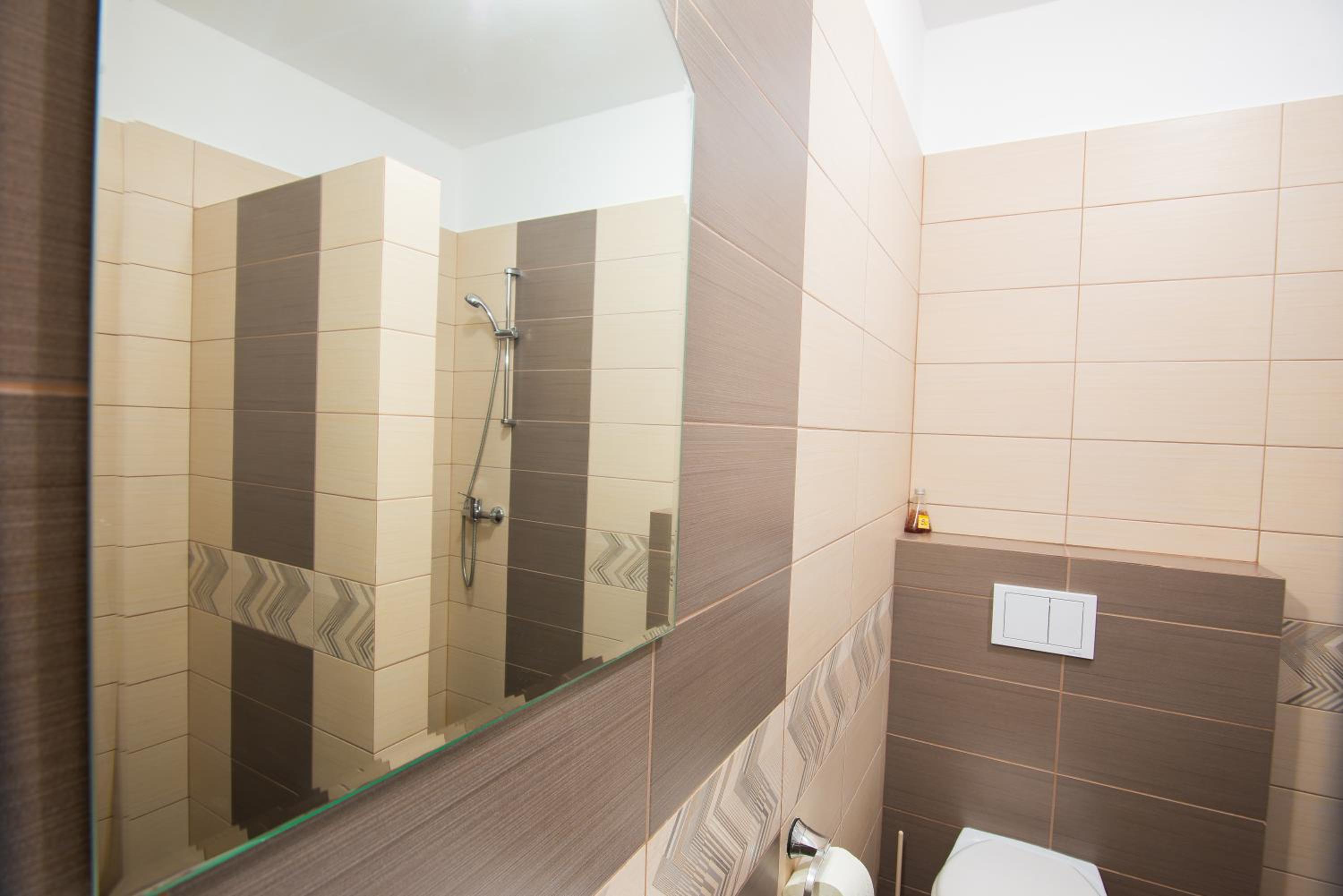 Double Room with Private External Bathroom - Photo 4