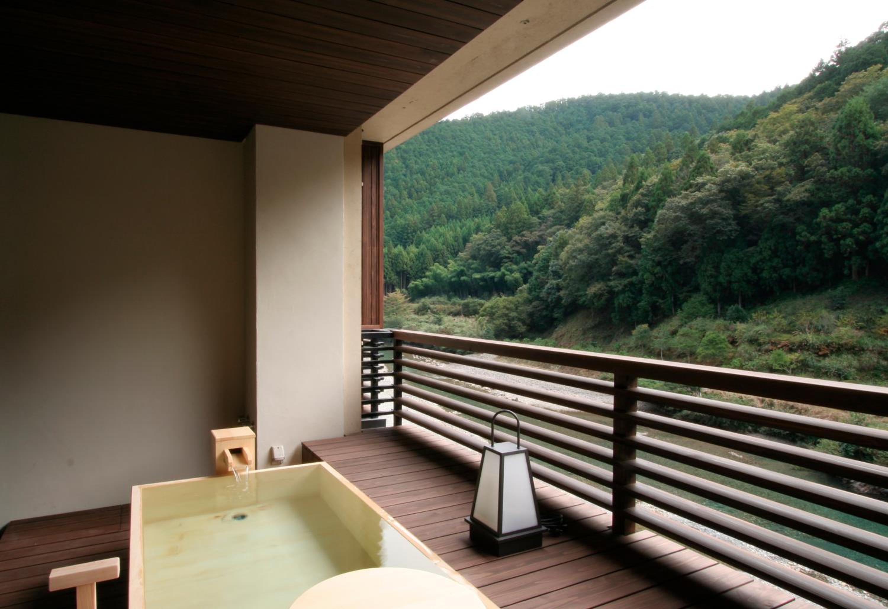 Luxury Twin Room with Open-Air Bath photo 3