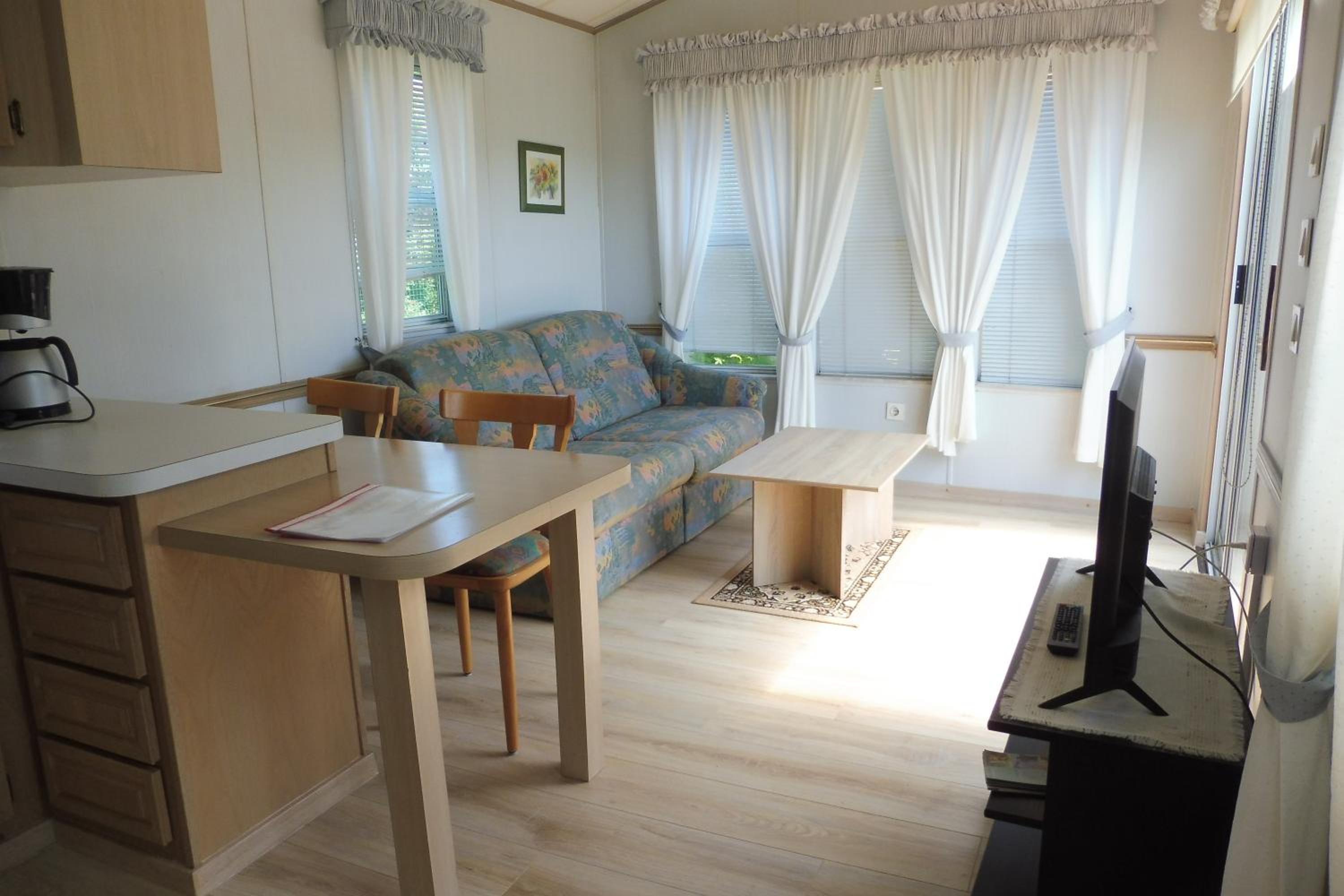 One-Bedroom House photo 1