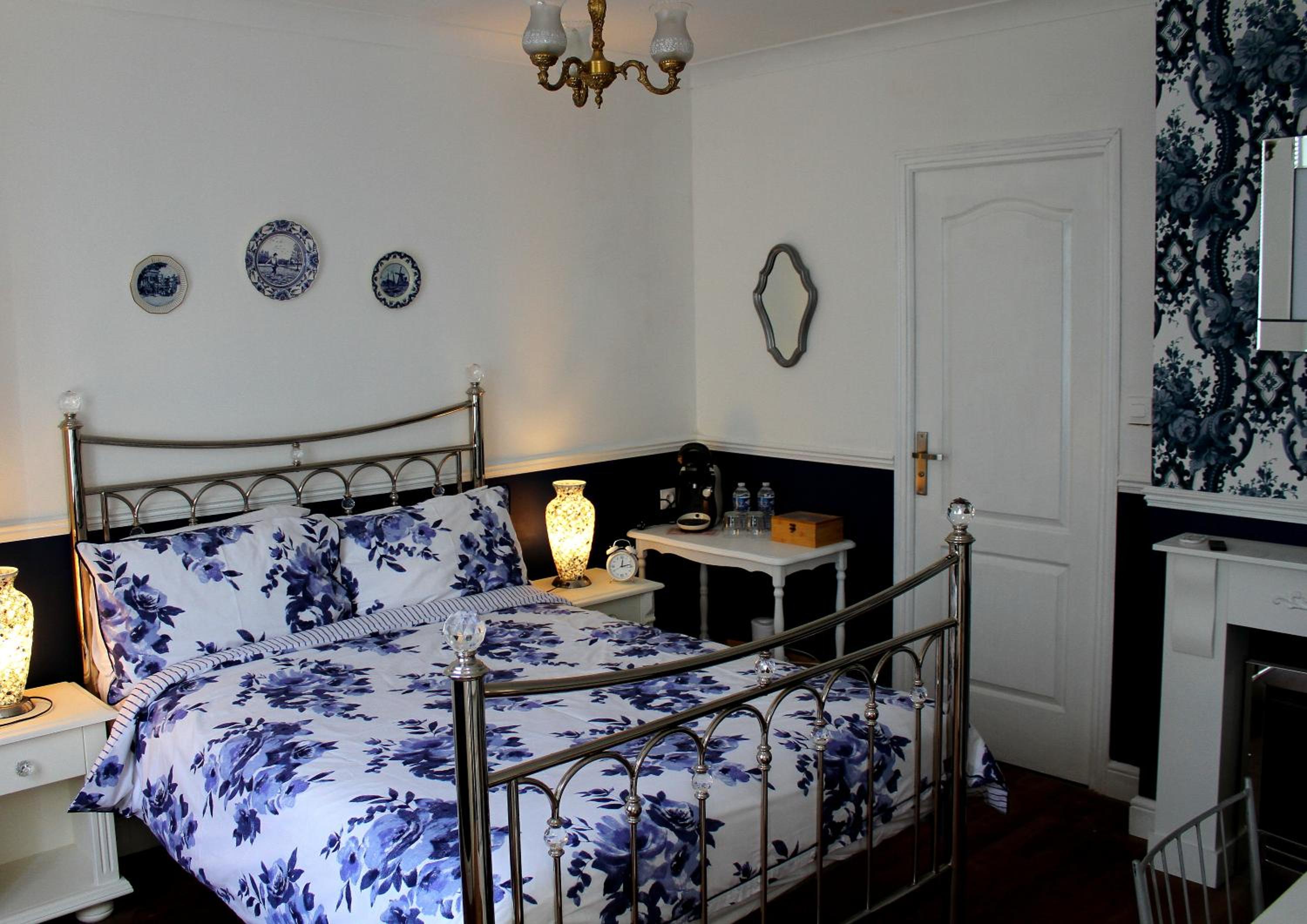 Family Room with Private Bathroom - Photo 1