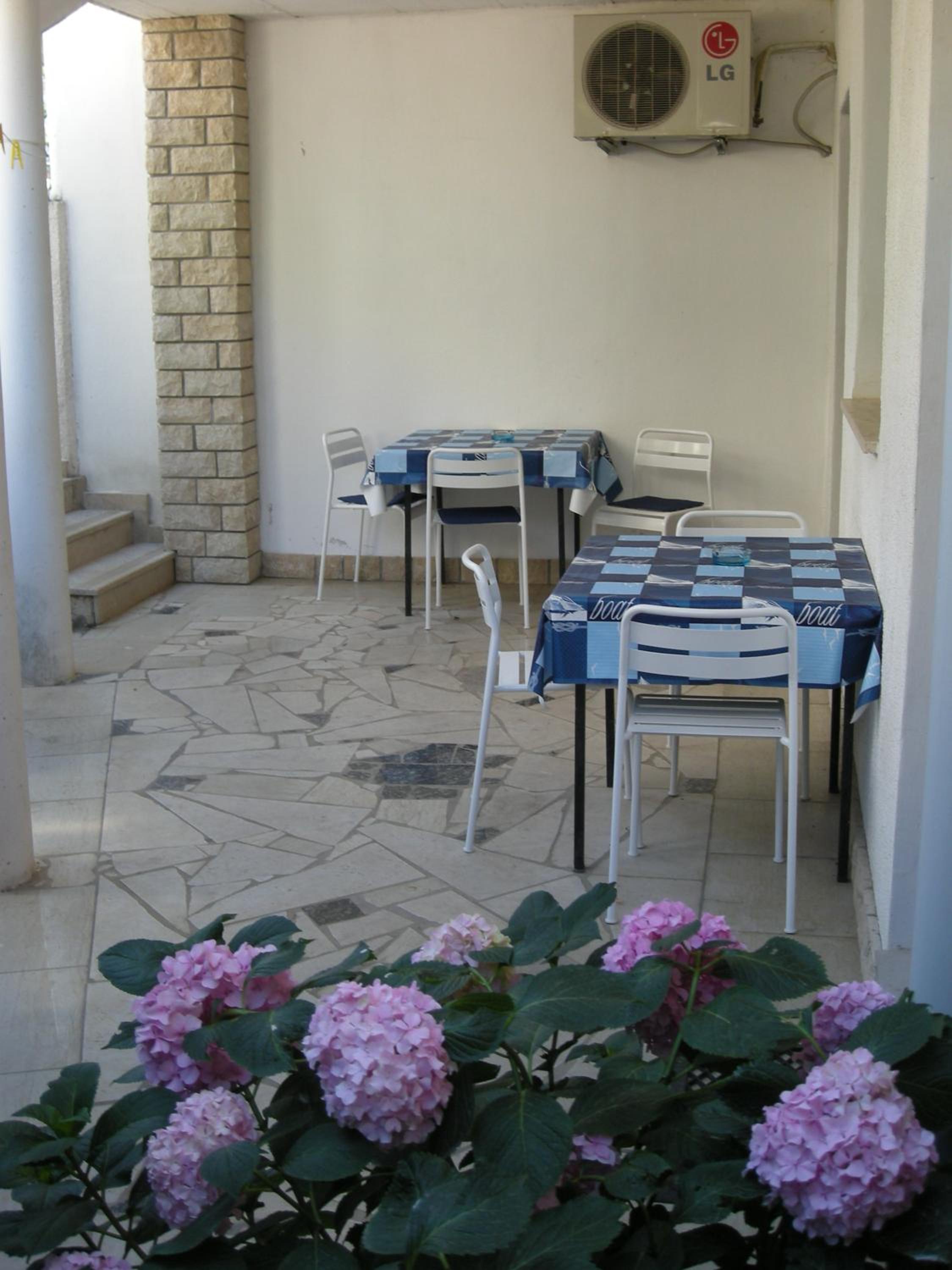 Apartment with Terrace - Photo 2