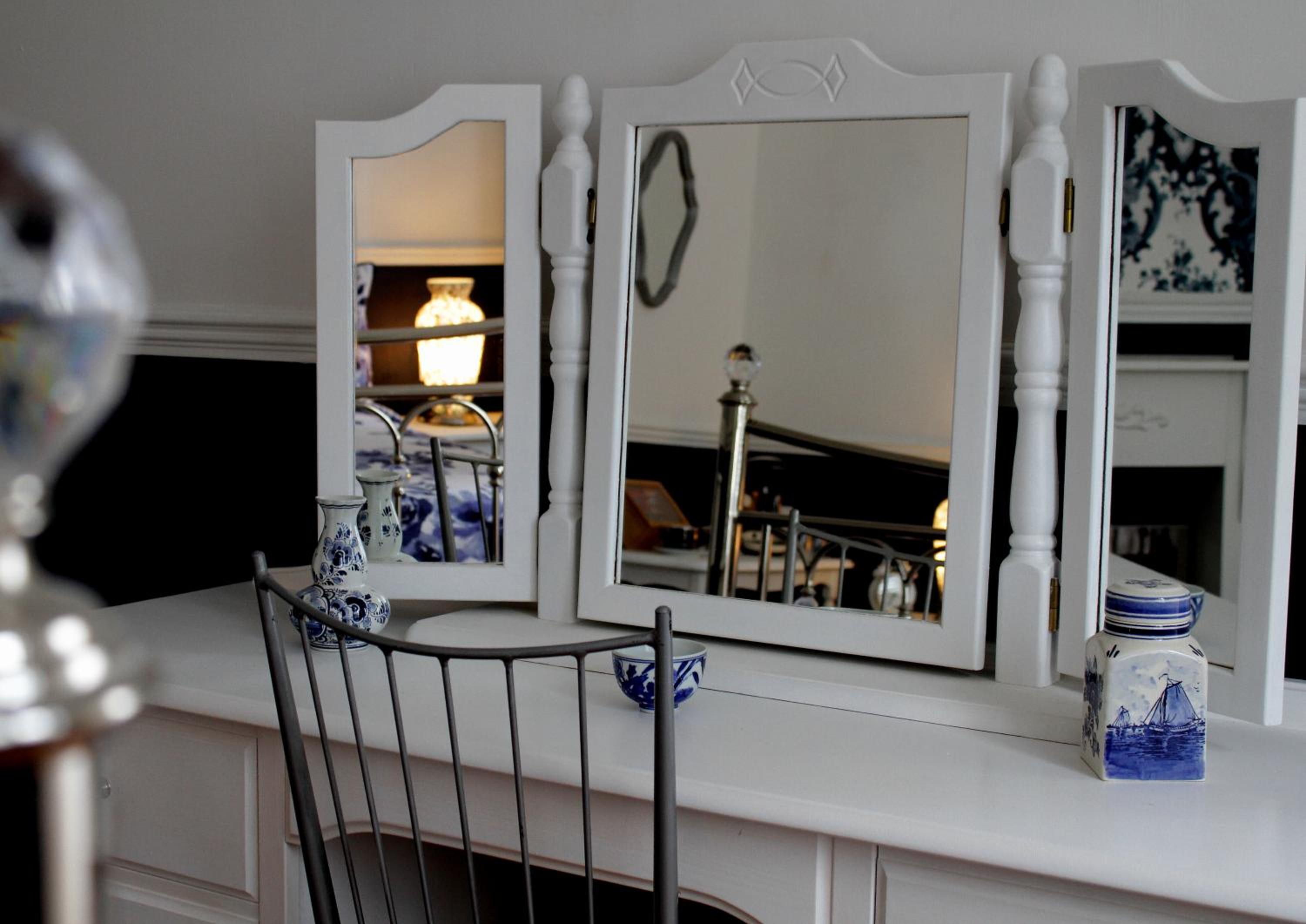 Family Room with Private Bathroom - Photo 9