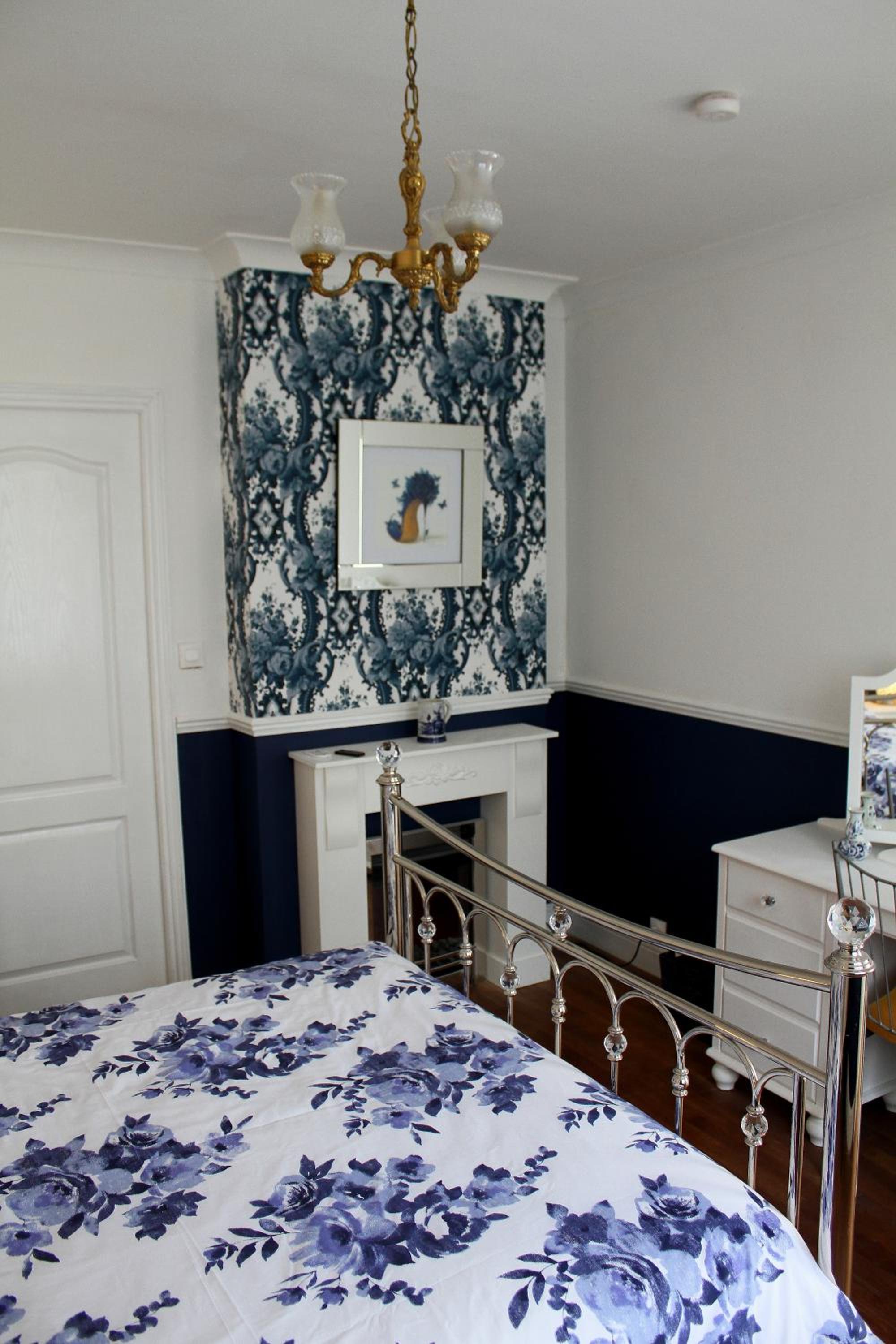 Family Room with Private Bathroom - Photo 8
