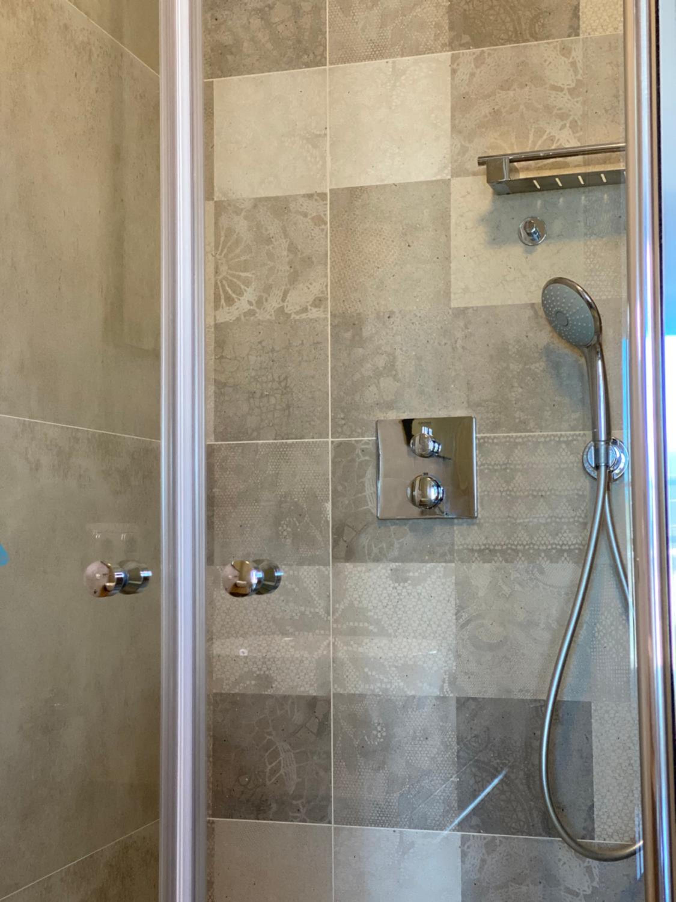 Deluxe Double Room with Shower photo 3