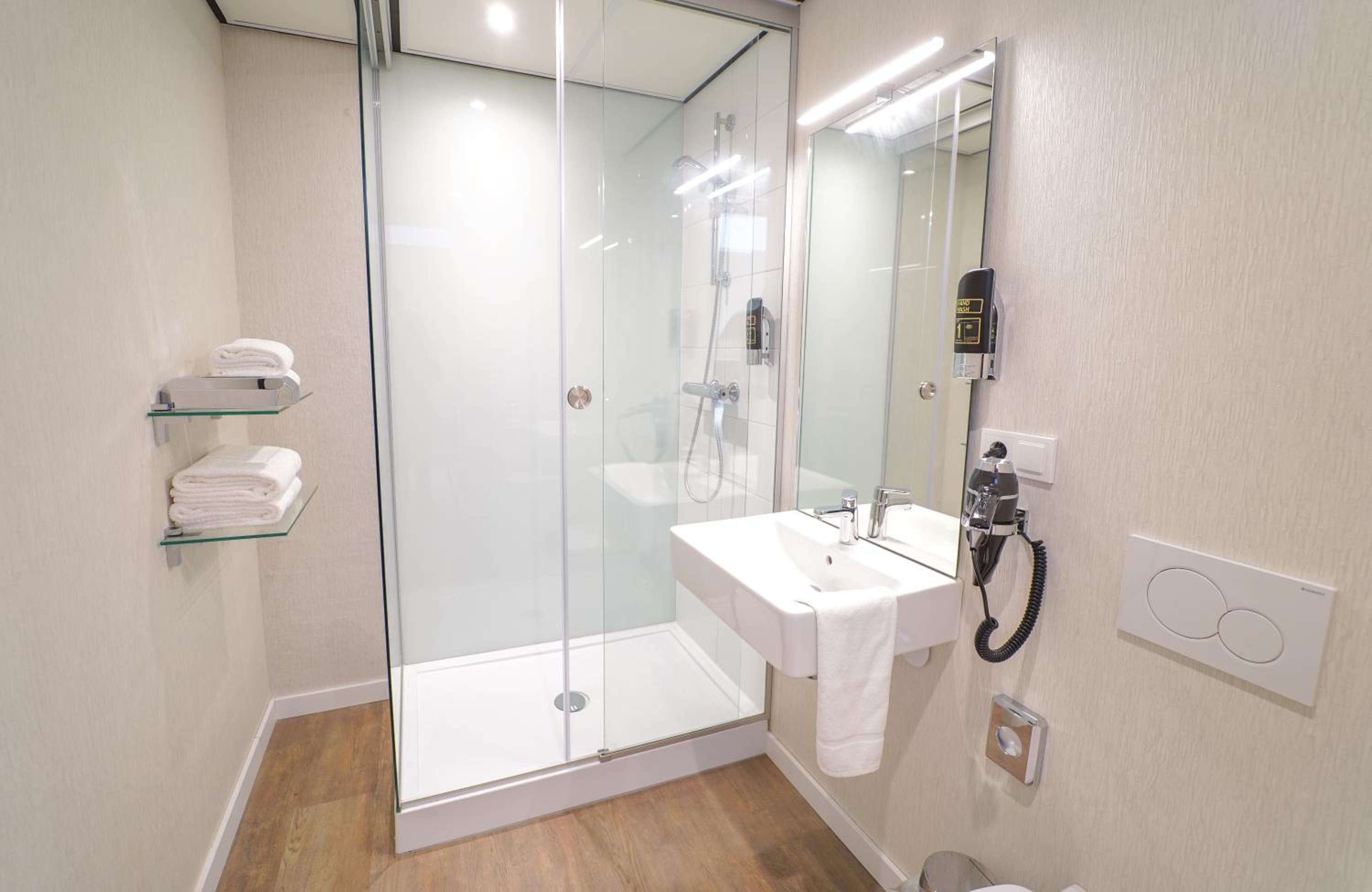 Standard Double Room - Photo 5
