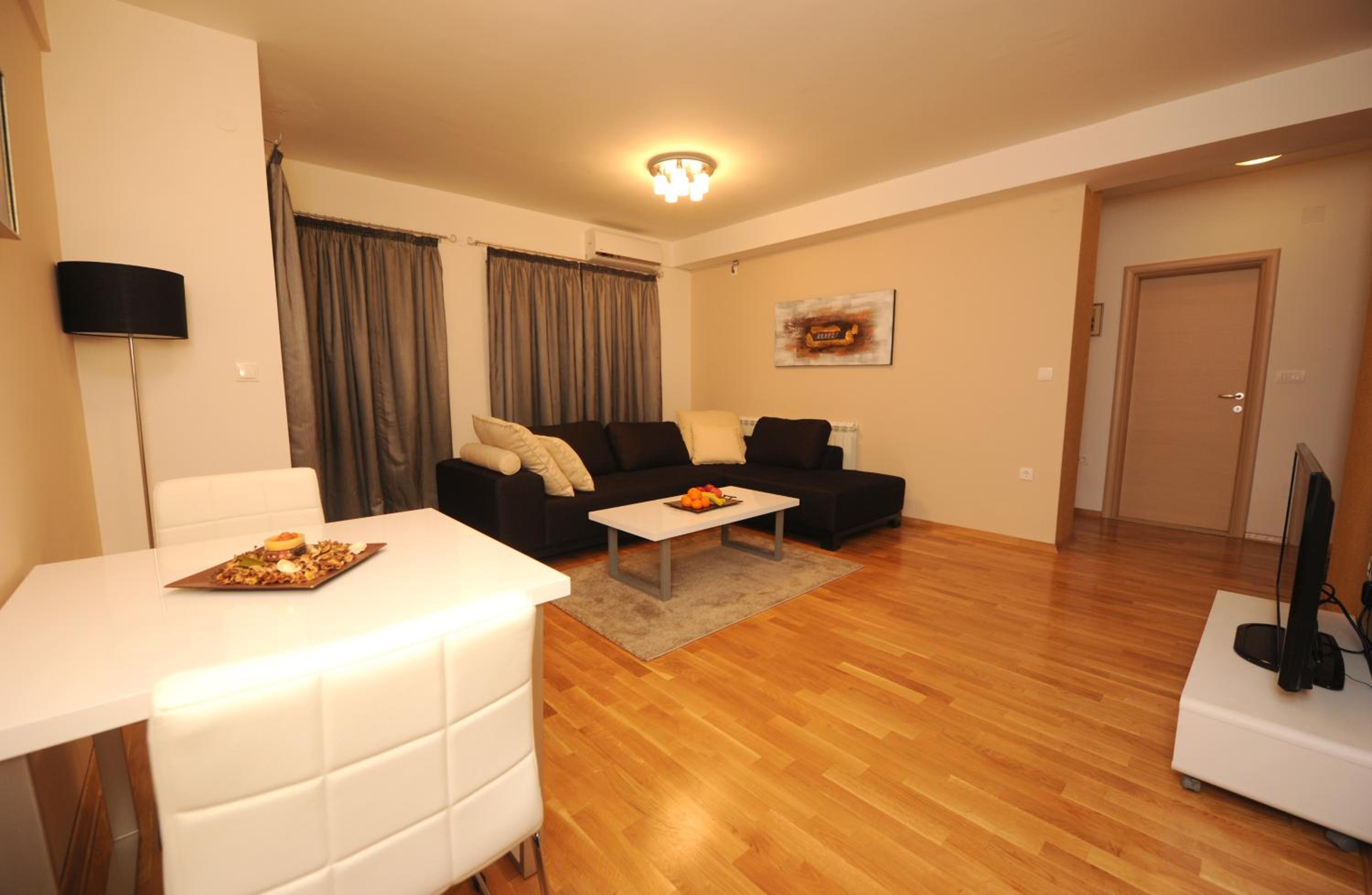 Superior One-Bedroom Apartment 5 - Orce Nikolov Str. - Photo 3