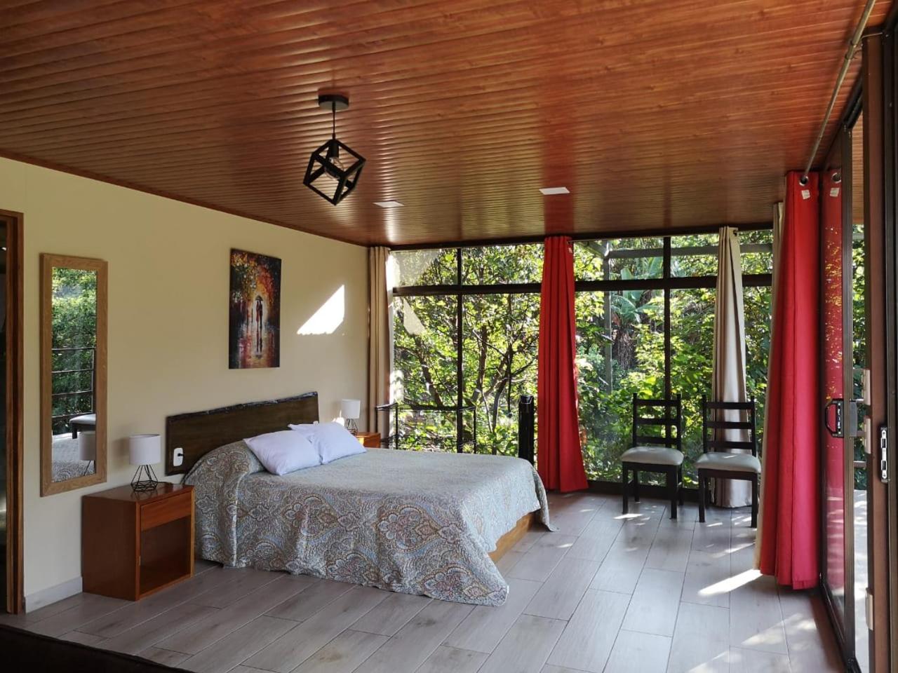 Apartment with Mountain View