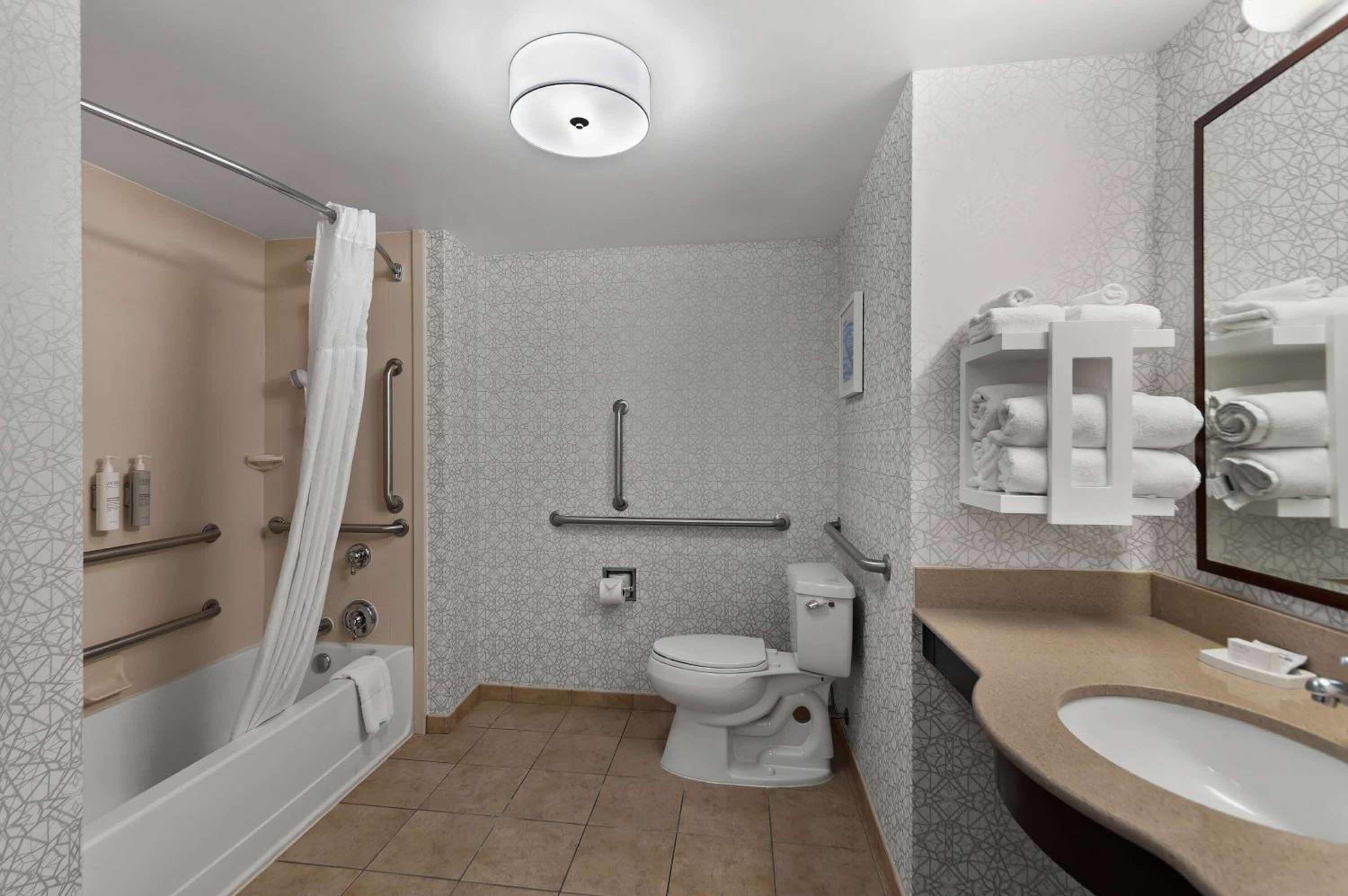 King Room with Accessible Tub - Mobility and Hearing Access/Non-Smoking