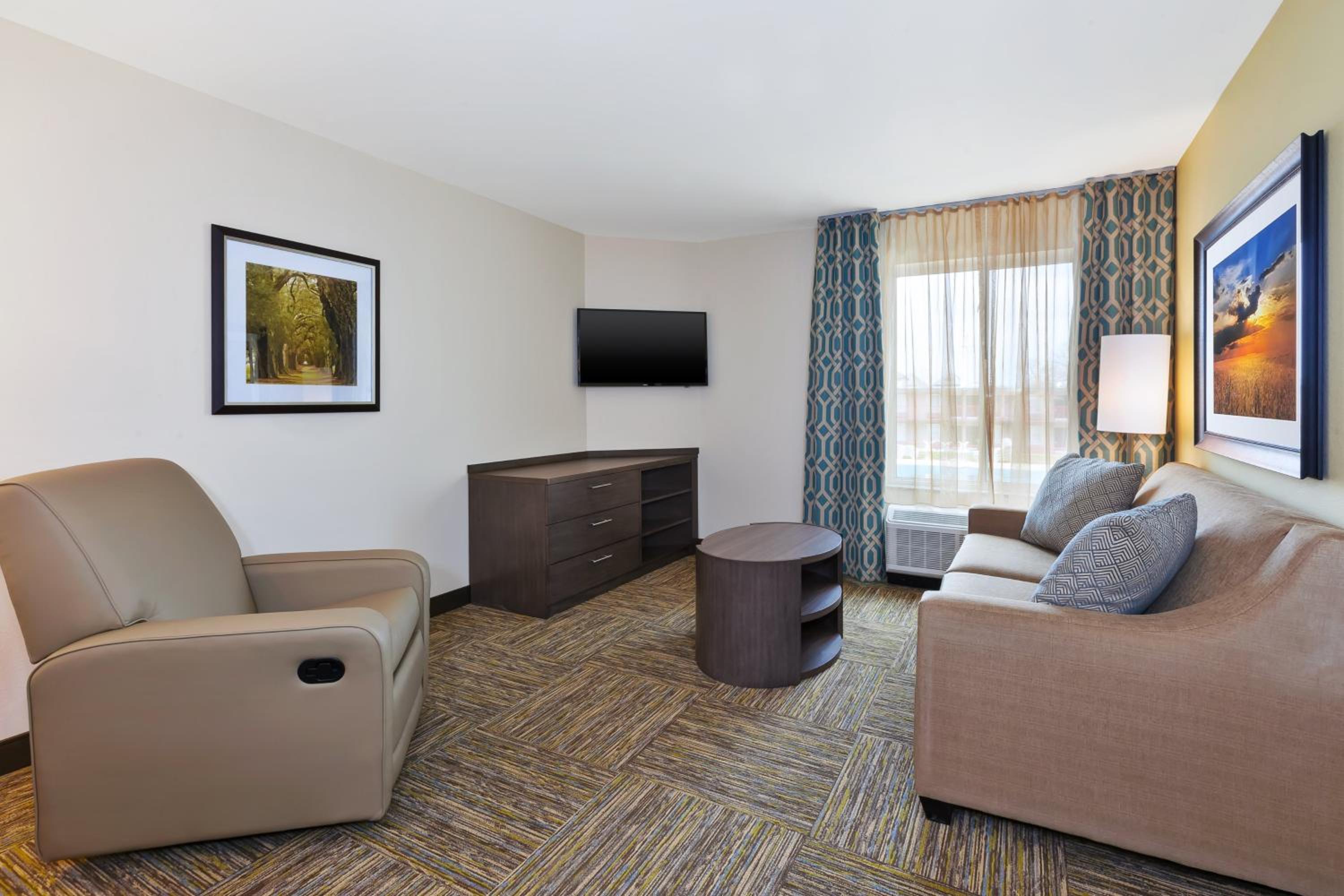 One-Bedroom Queen Suite - Photo 10