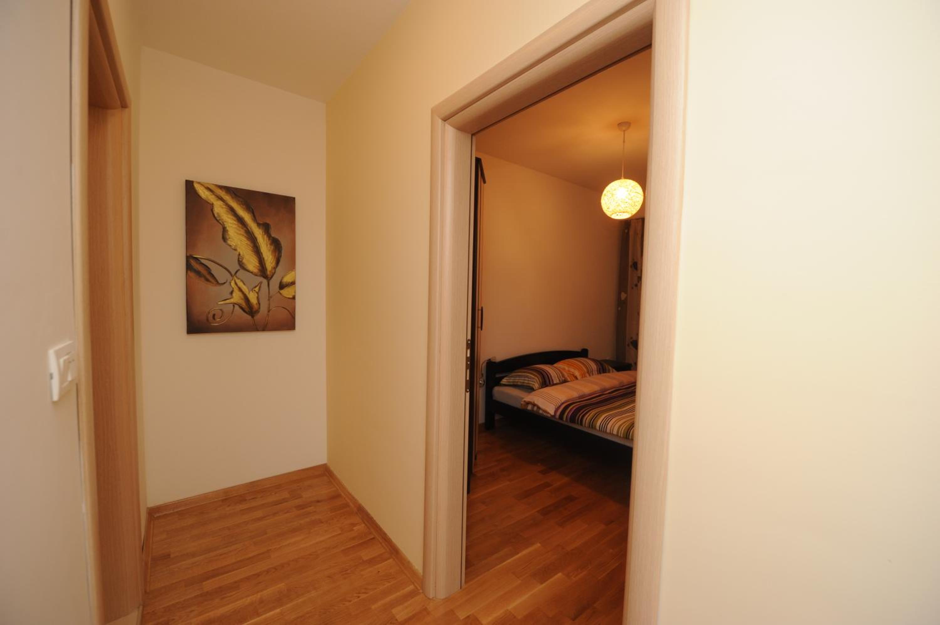 Superior One-Bedroom Apartment 7 - Orce Nikolov Str. - Photo 5