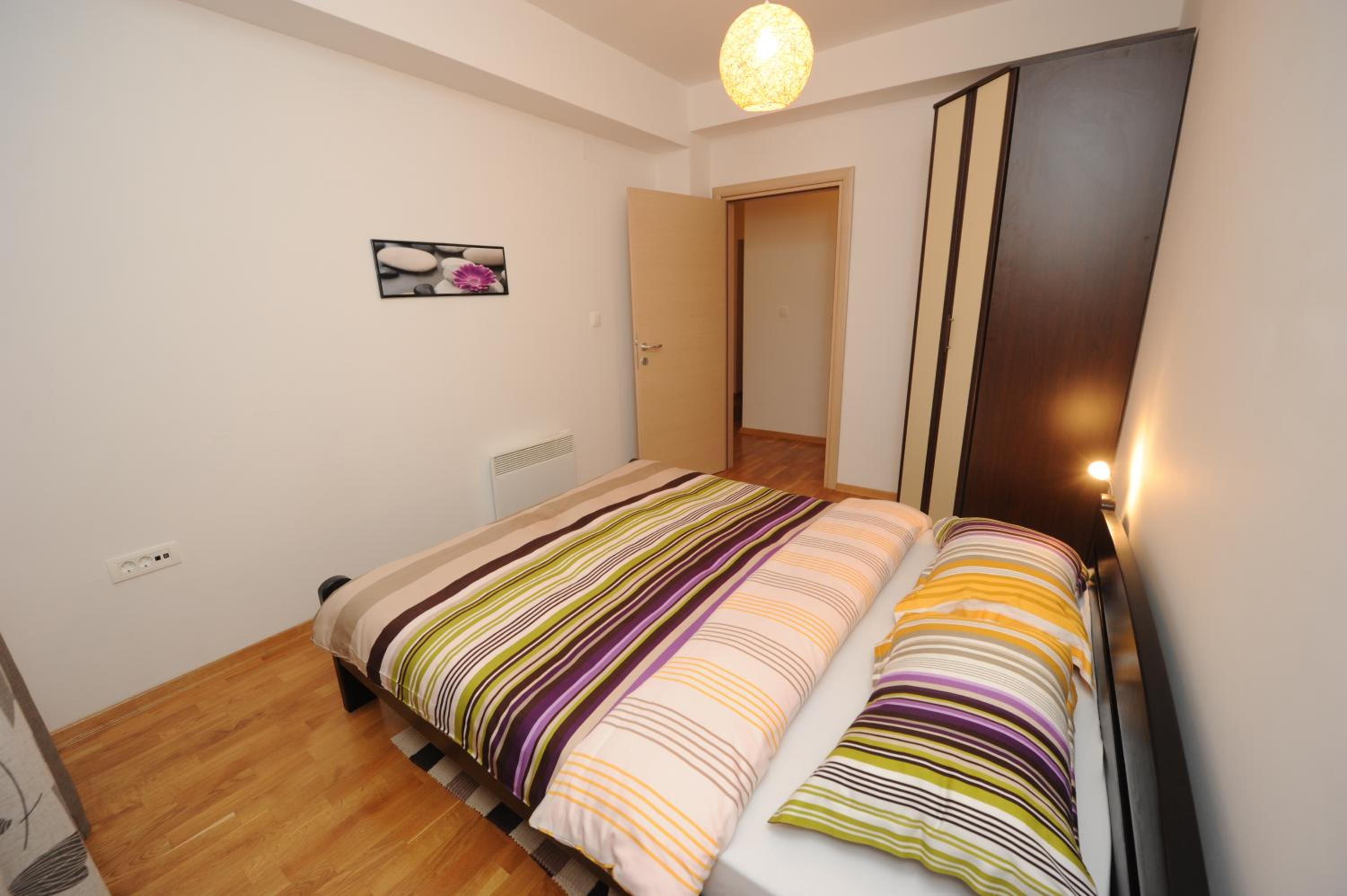 Superior One-Bedroom Apartment 7 - Orce Nikolov Str. - Photo 2