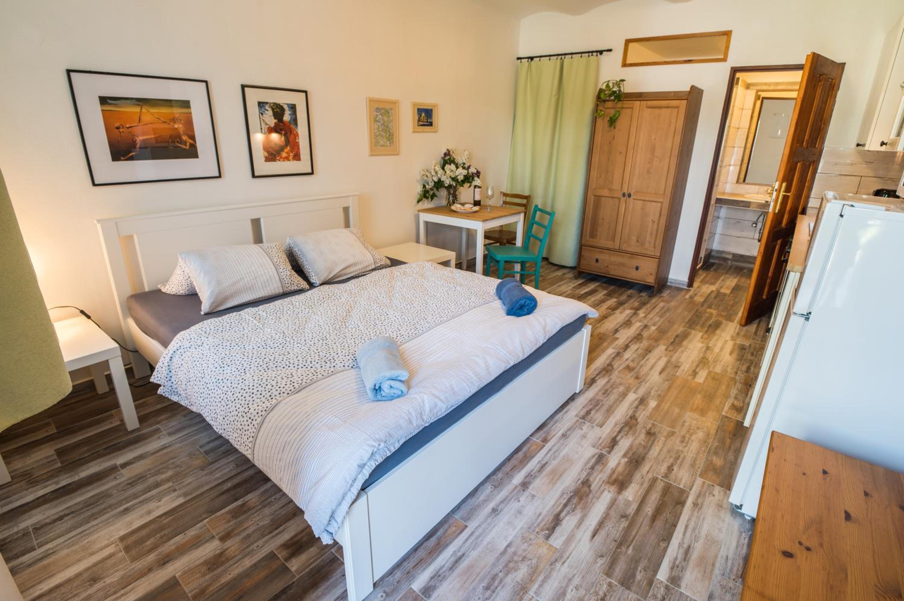 Studio Apartment - Photo 6