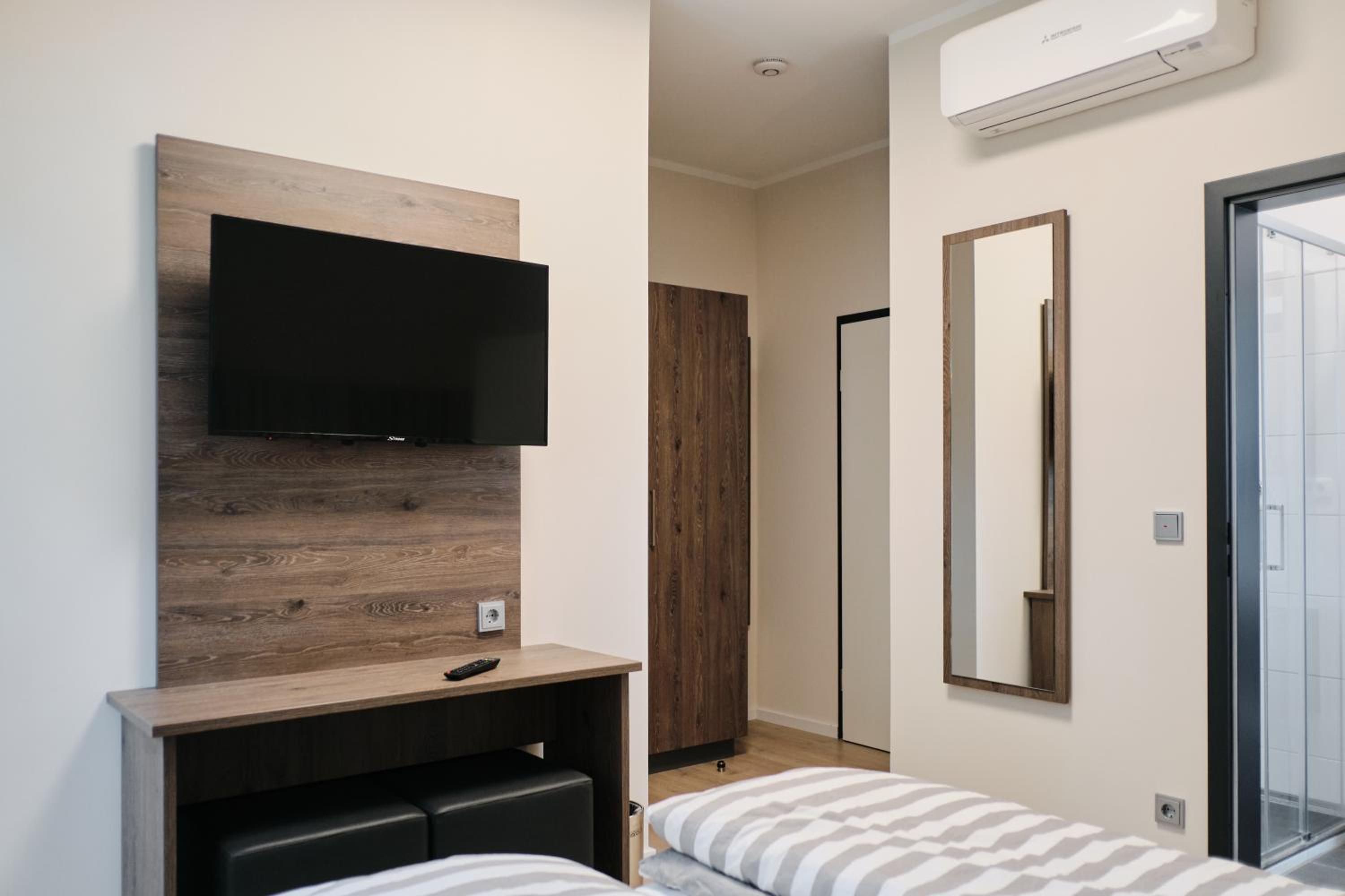 Double Room - Photo 12