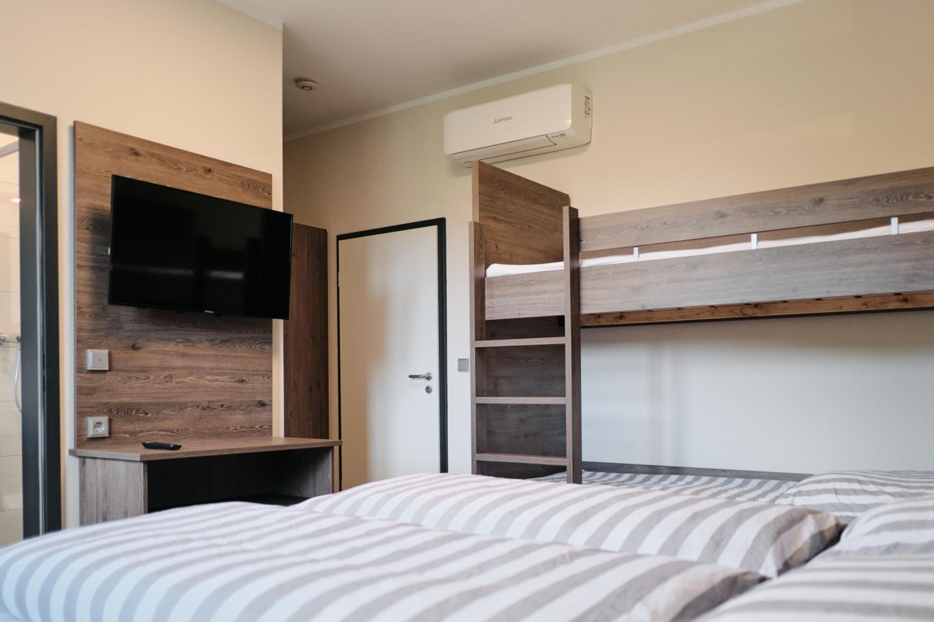 Double Room - Photo 8