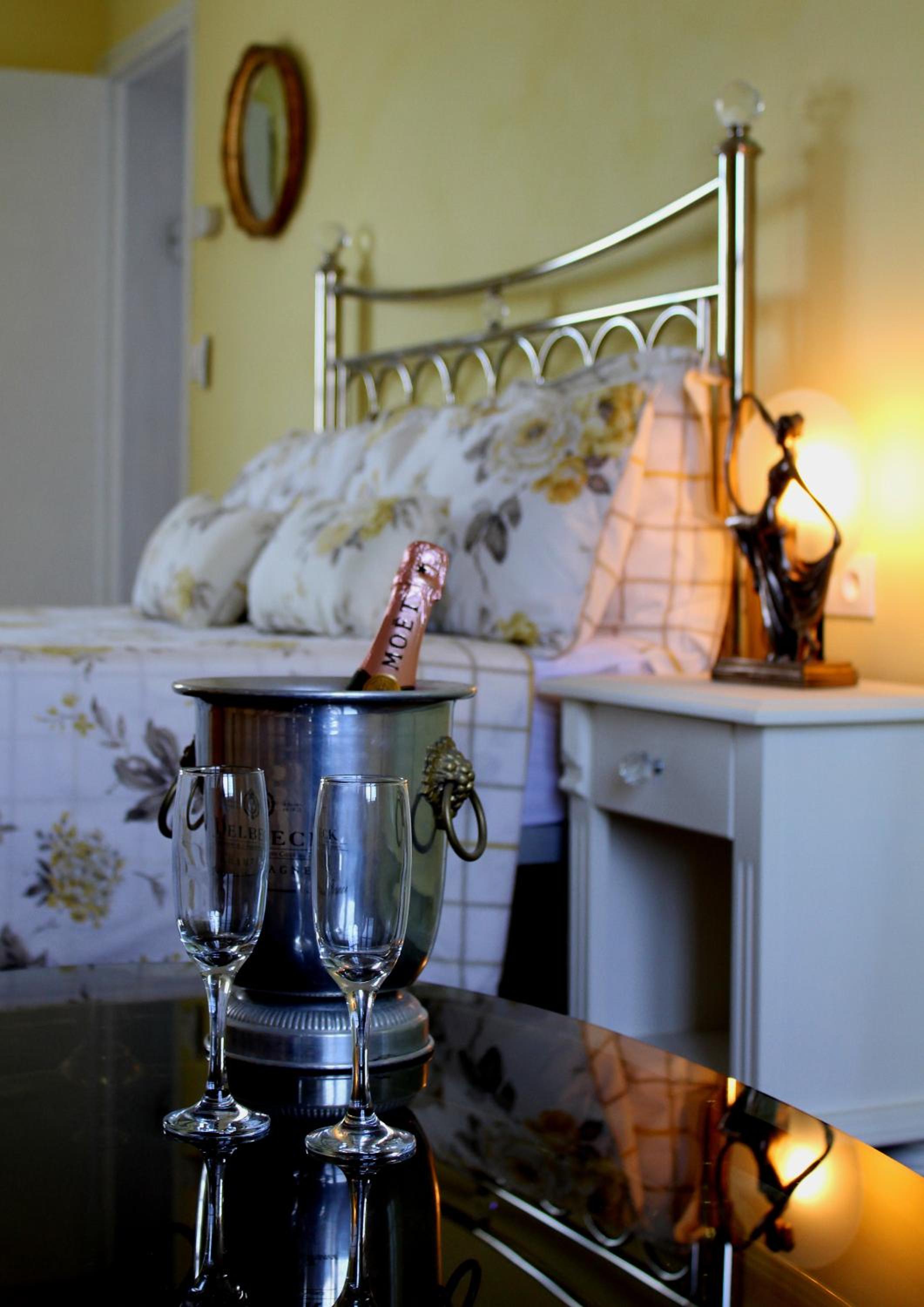 Superior King Suite - Photo 9