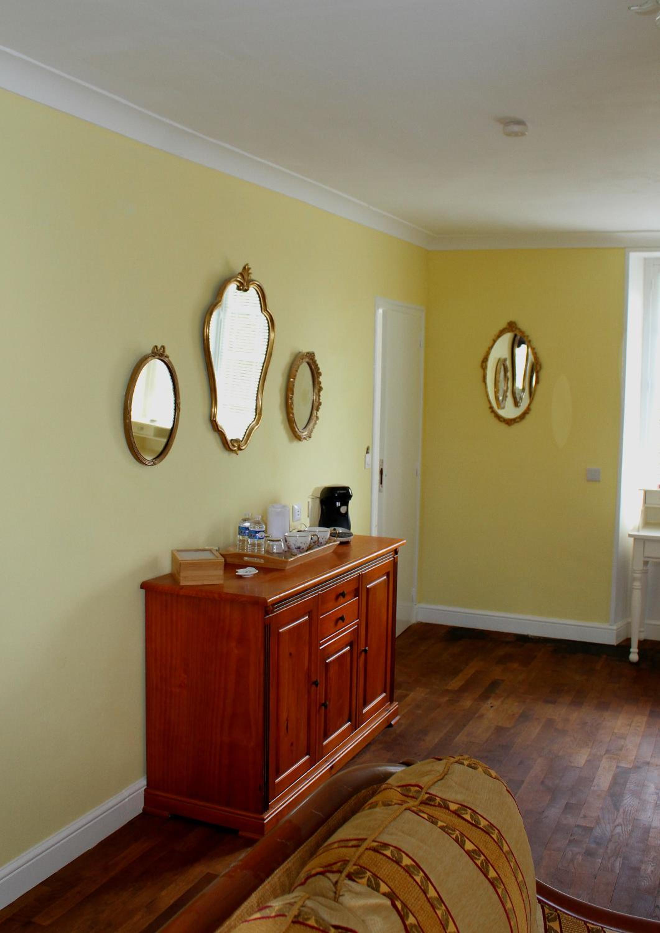 Superior King Suite - Photo 11