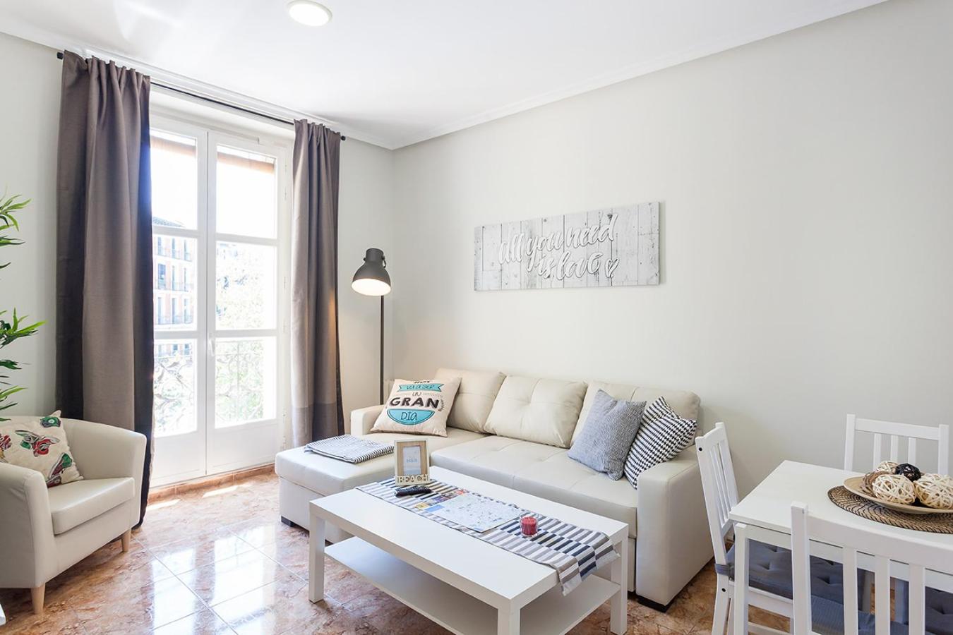 Apartamento con Balcón