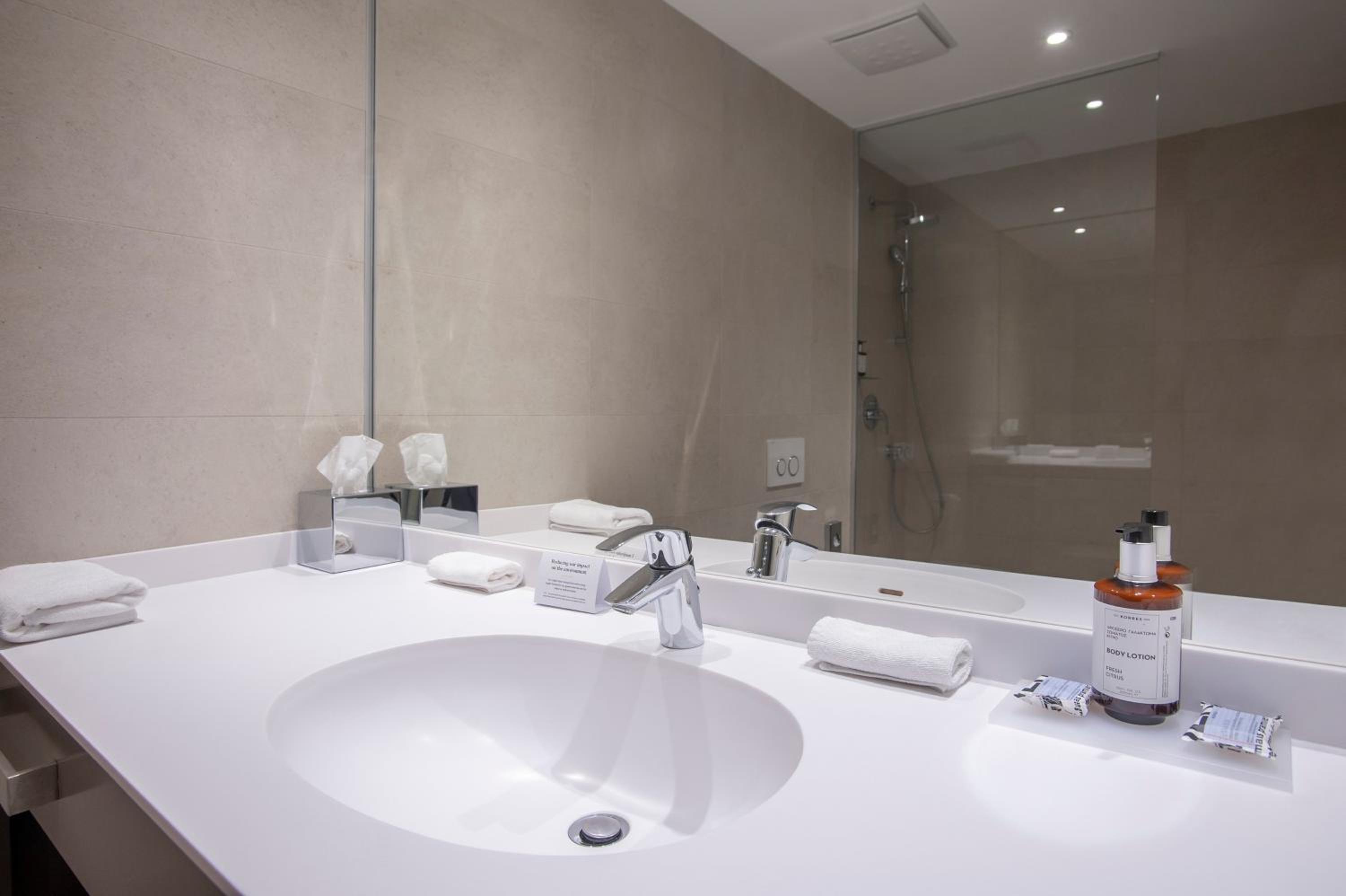 Standard Twin Room - Accessible photo 2
