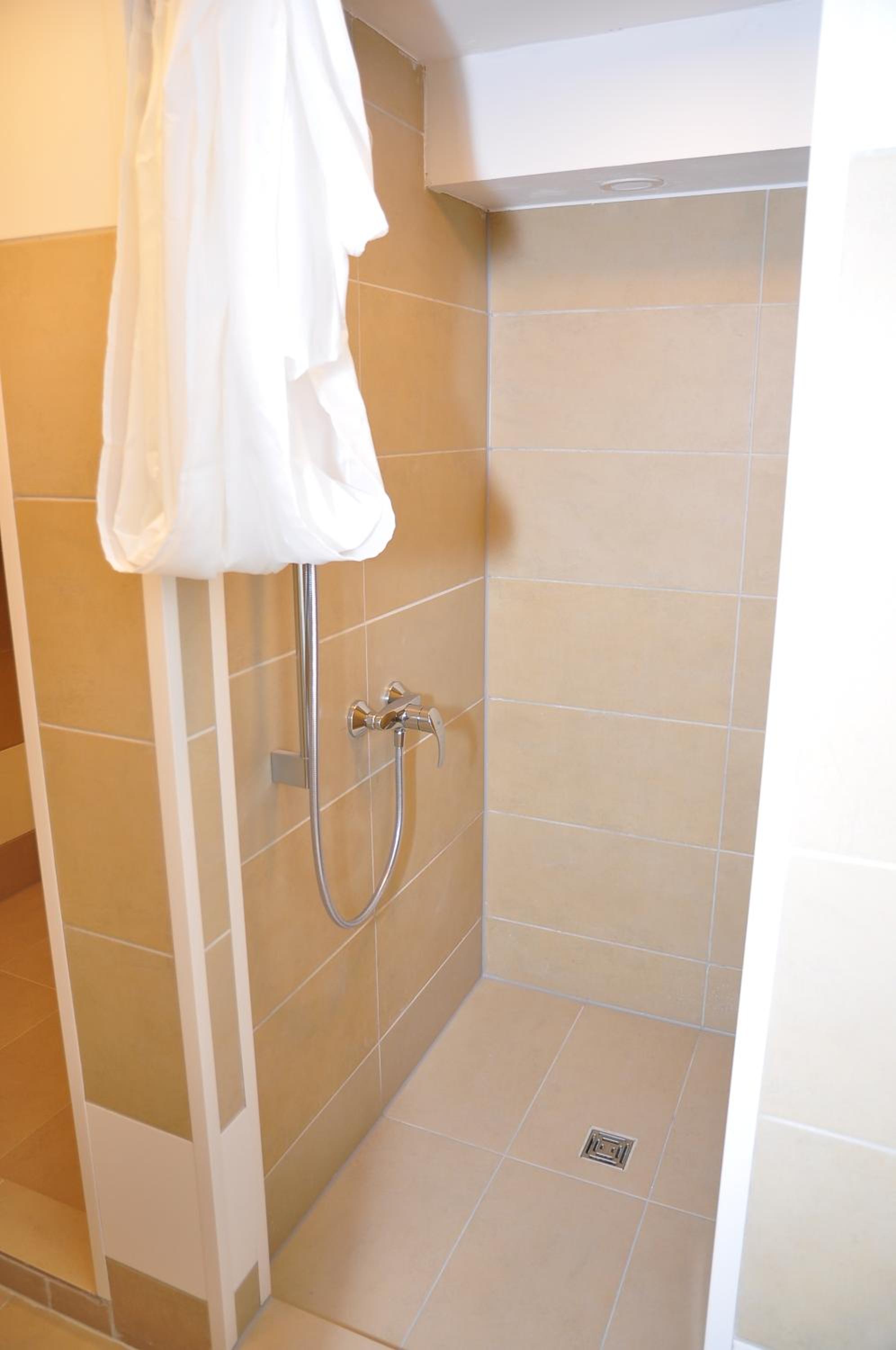 Standard Twin Room With Shared Bathroom photo 3