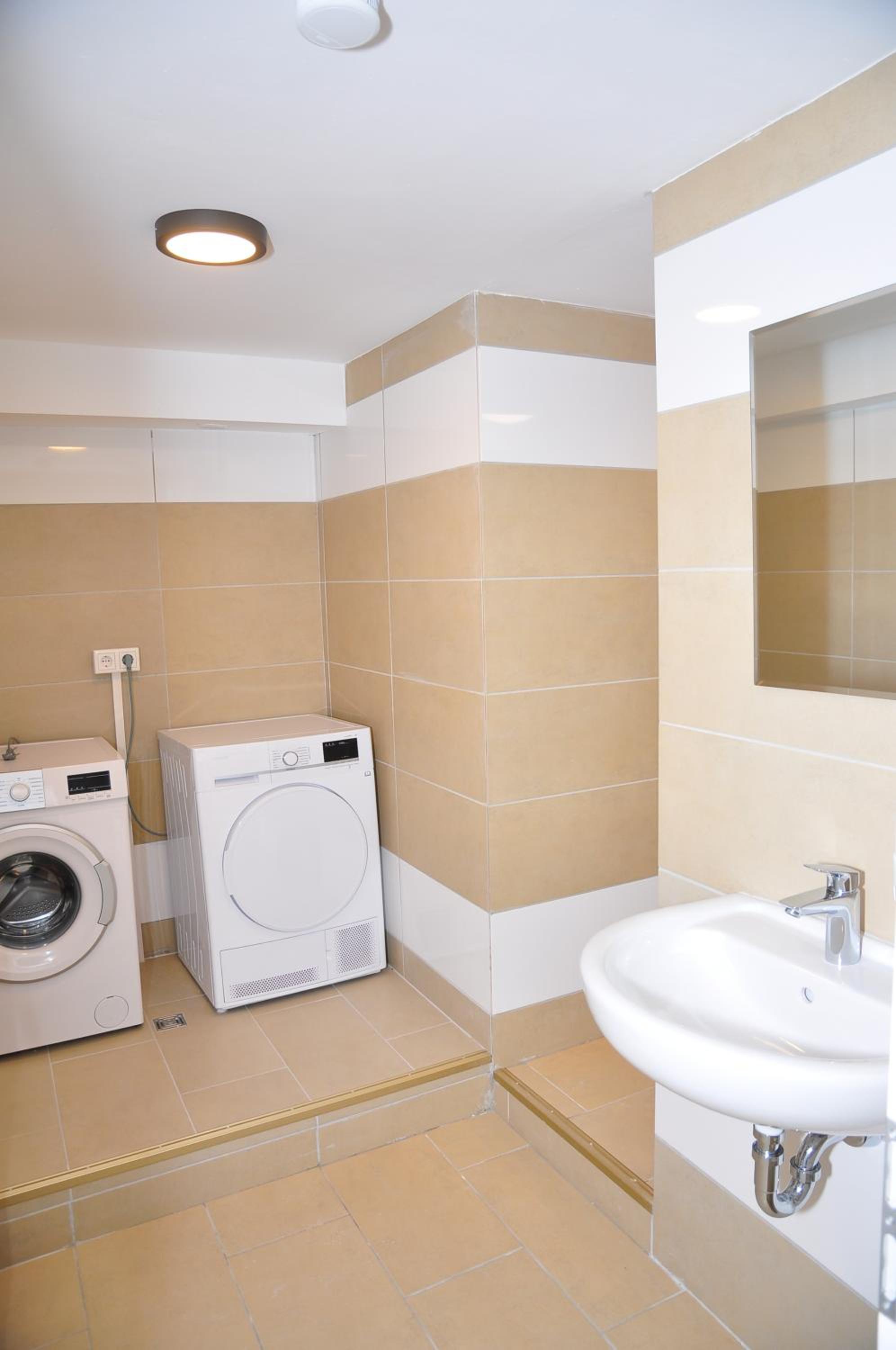 Standard Twin Room With Shared Bathroom photo 3
