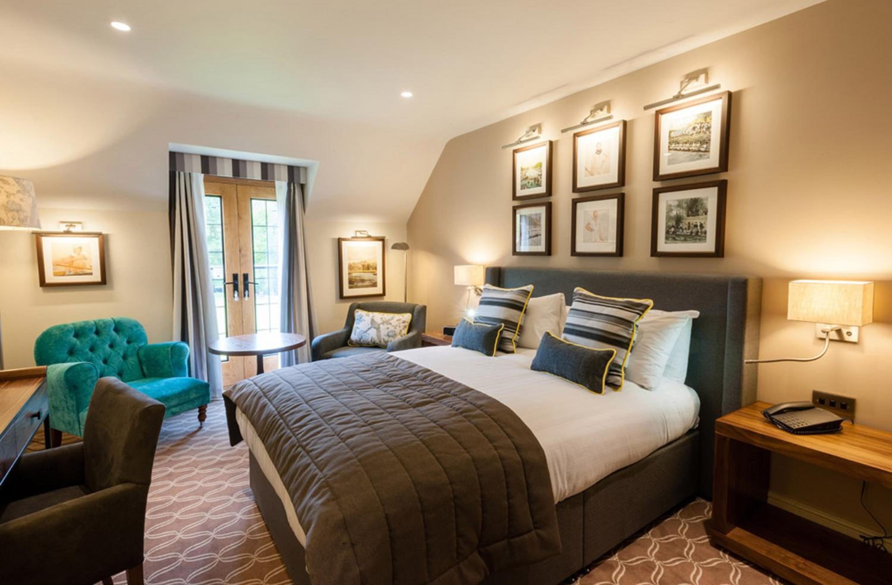 Premium King Room with River View - Photo 9