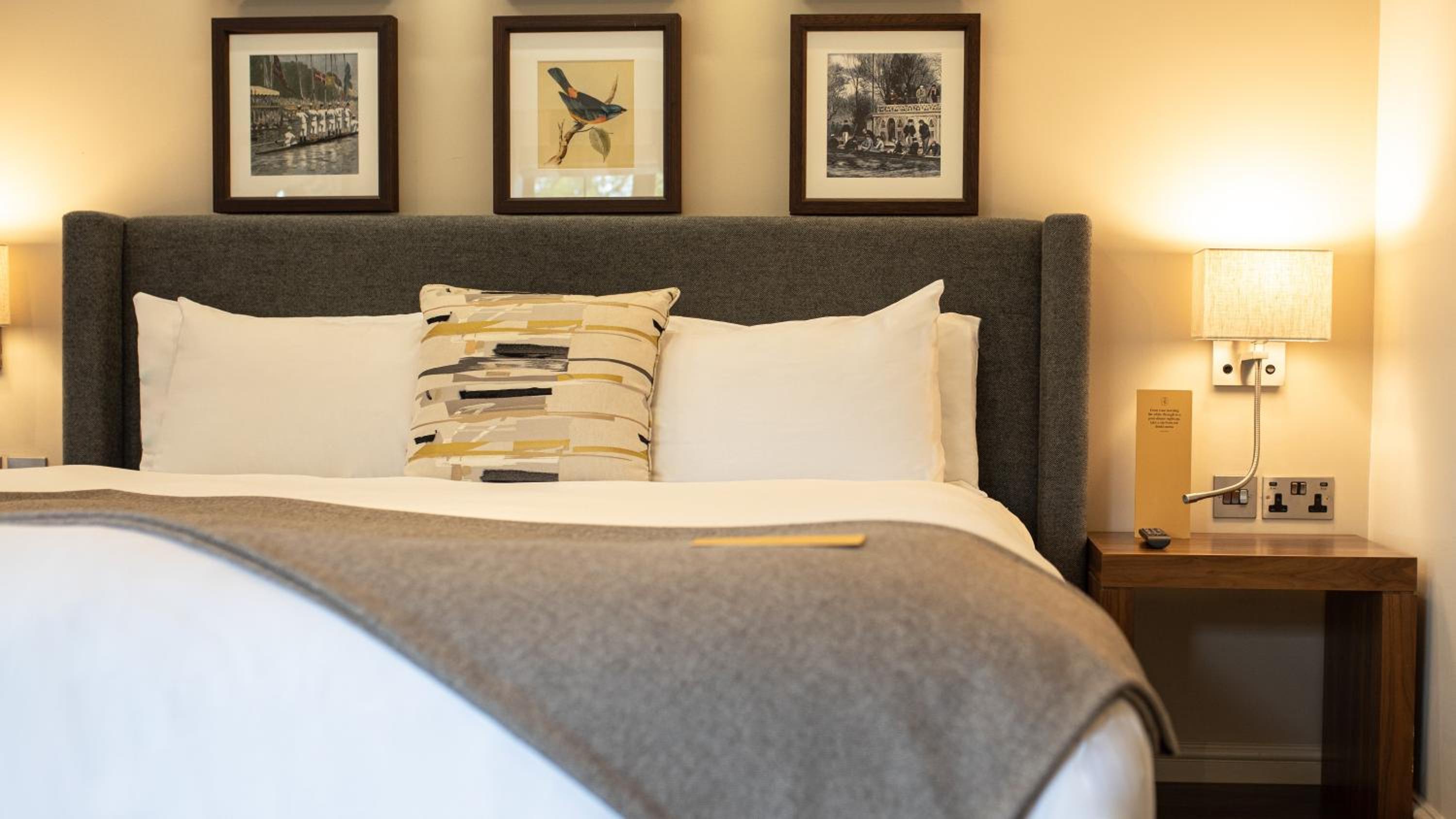 Premium King Room with Garden View - Photo 13