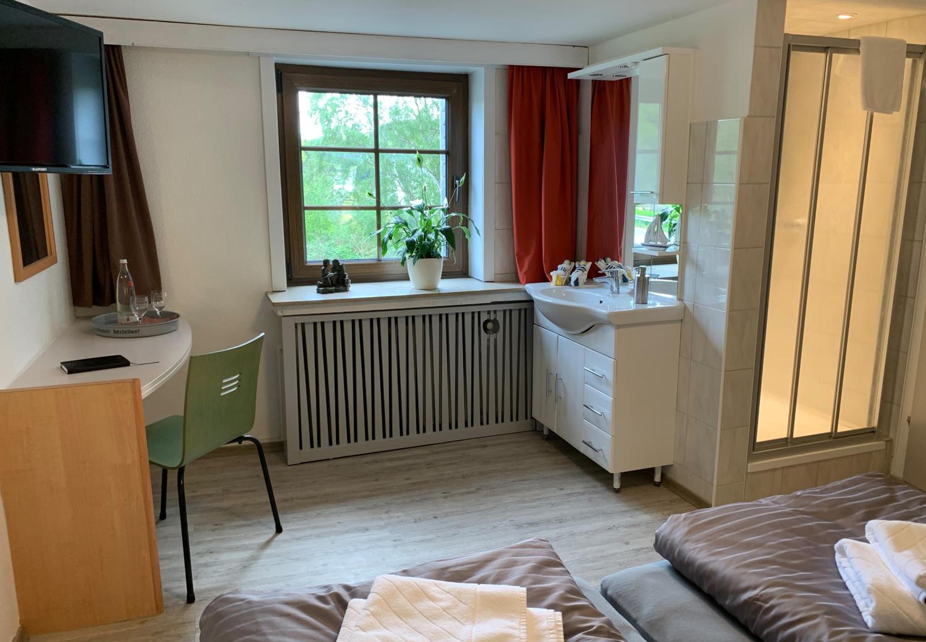 Economy Double Room - Photo 2