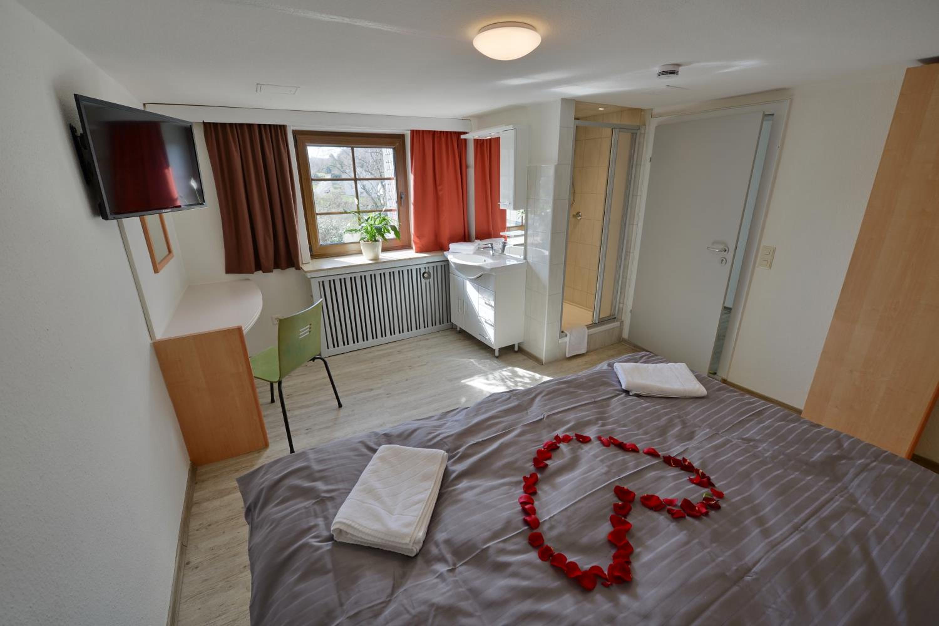 Economy Double Room - Photo 1