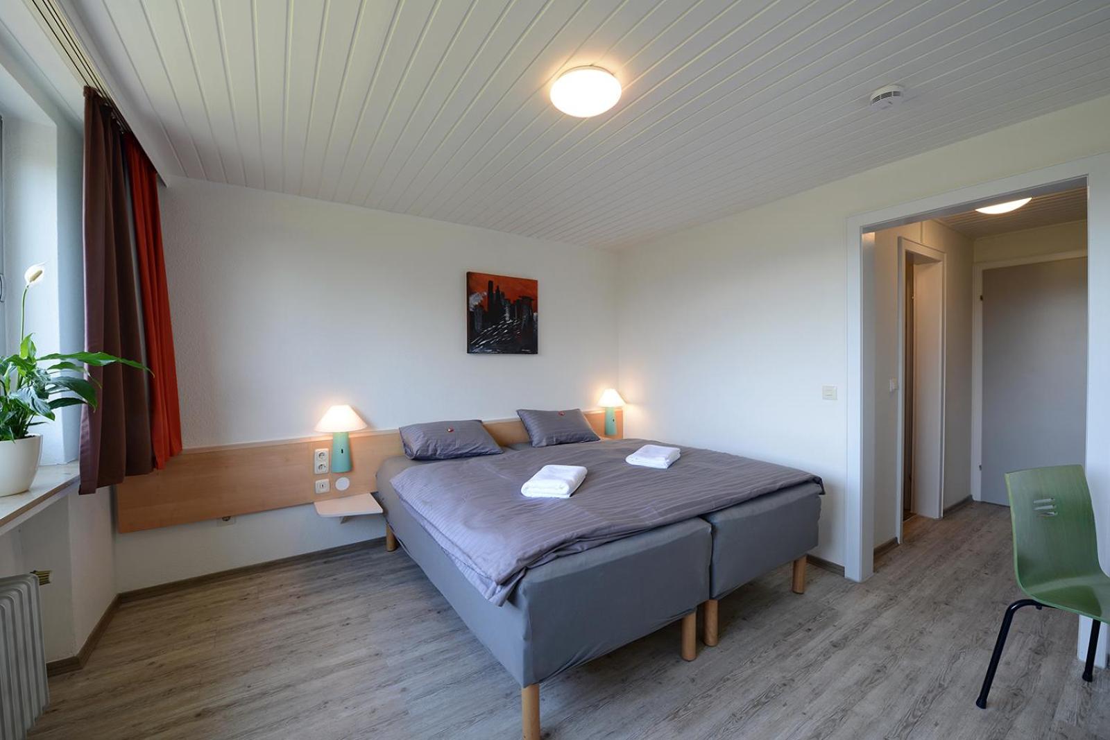 Large Double Room - Photo 1