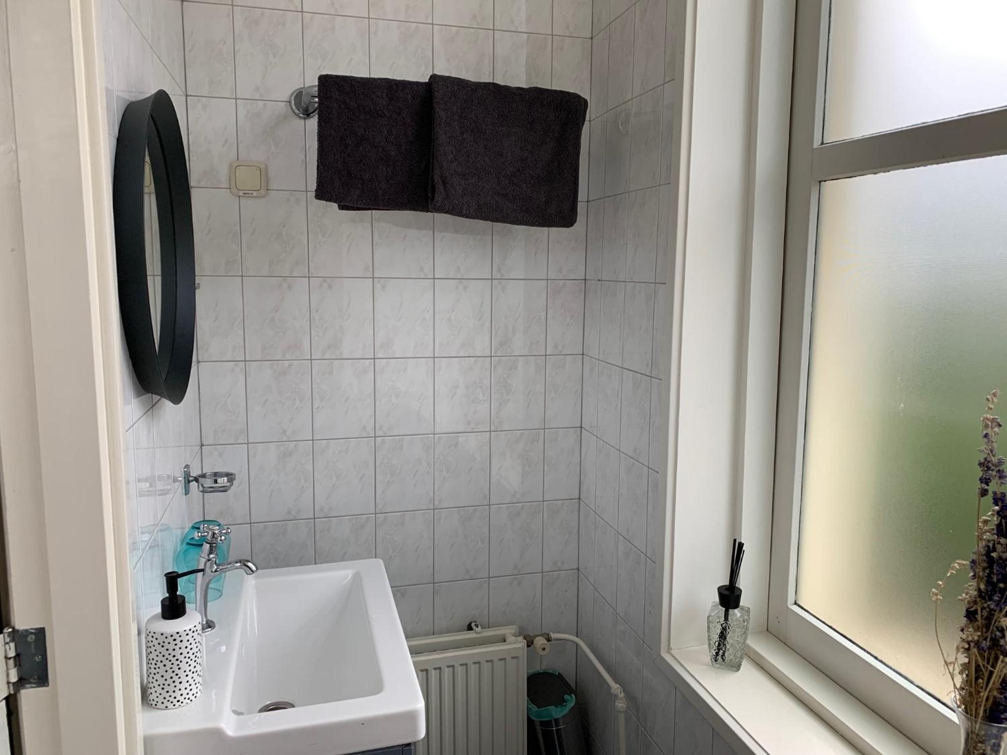 Deluxe King Room - Photo 8