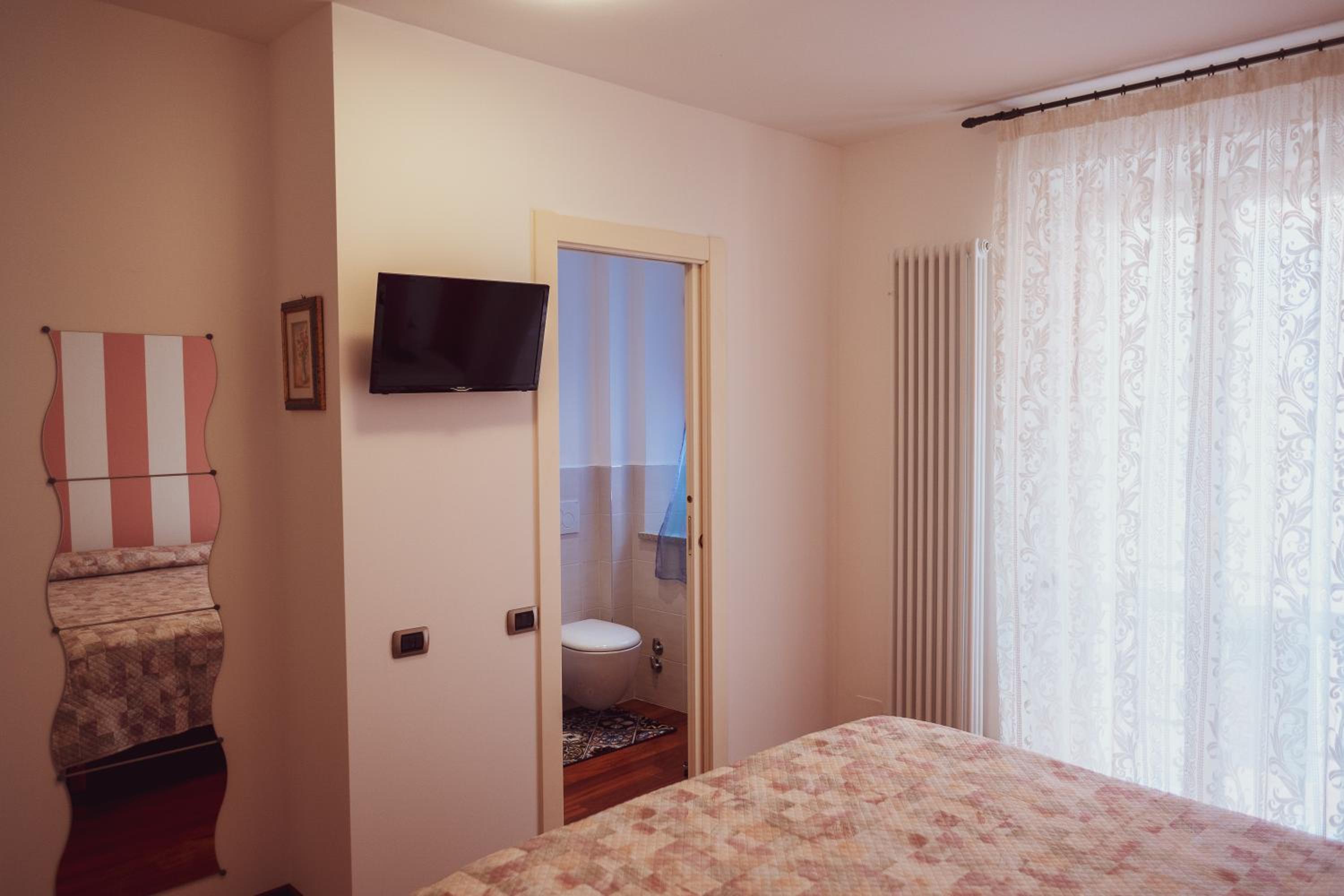 Double Room with Private Bathroom photo 1