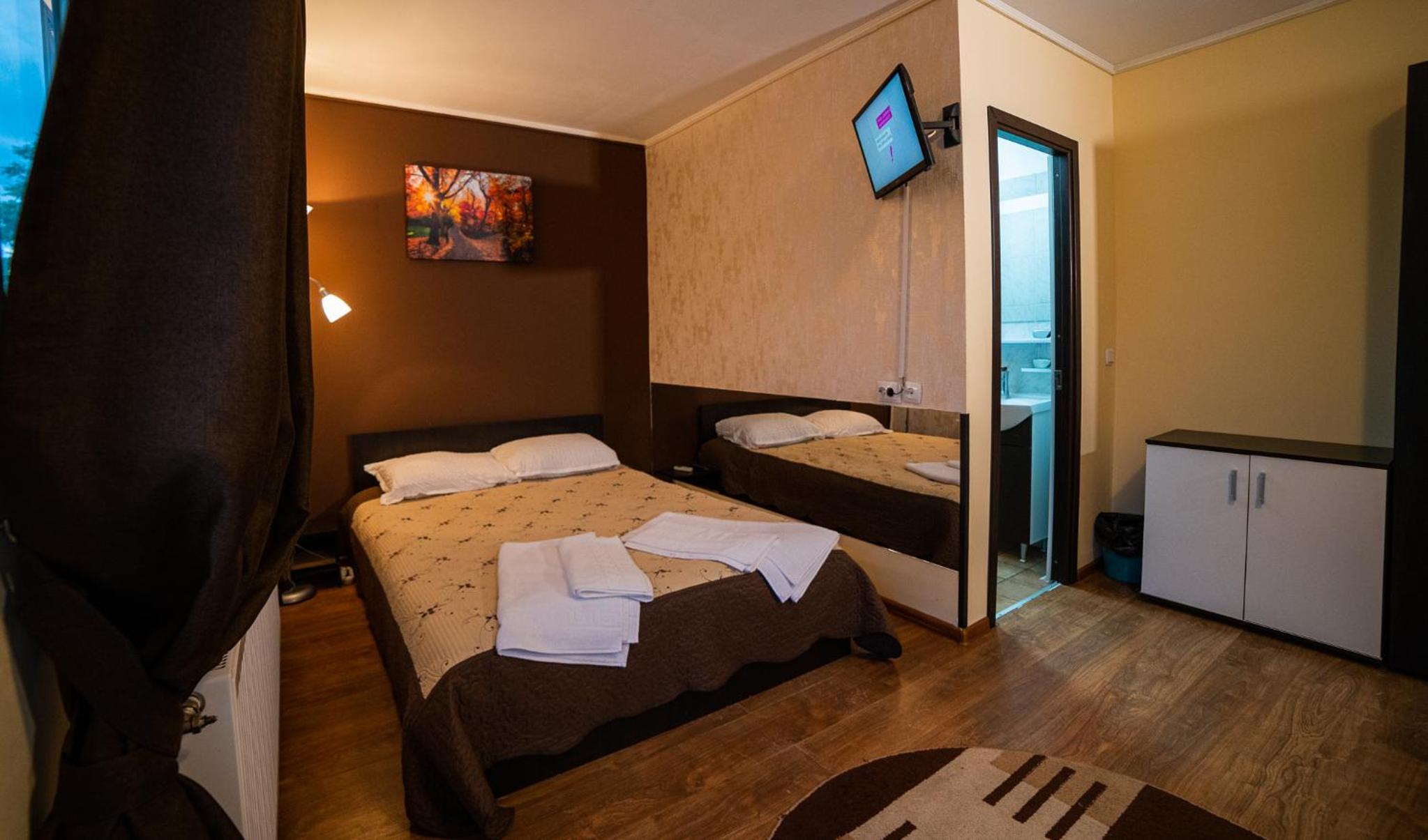 Double Room with Balcony - Photo 6
