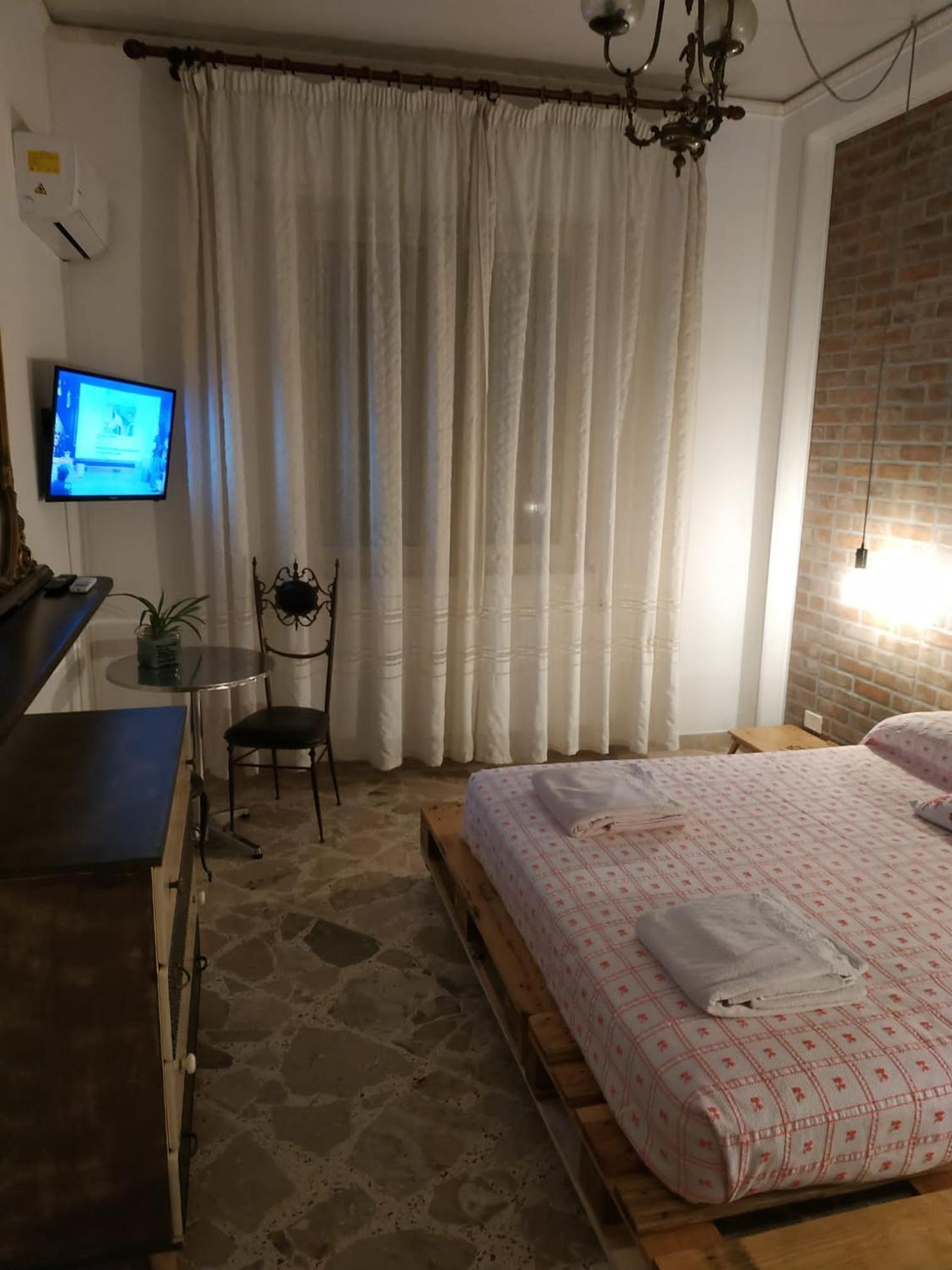 Quarto Duplo com Casa de Banho Privativa