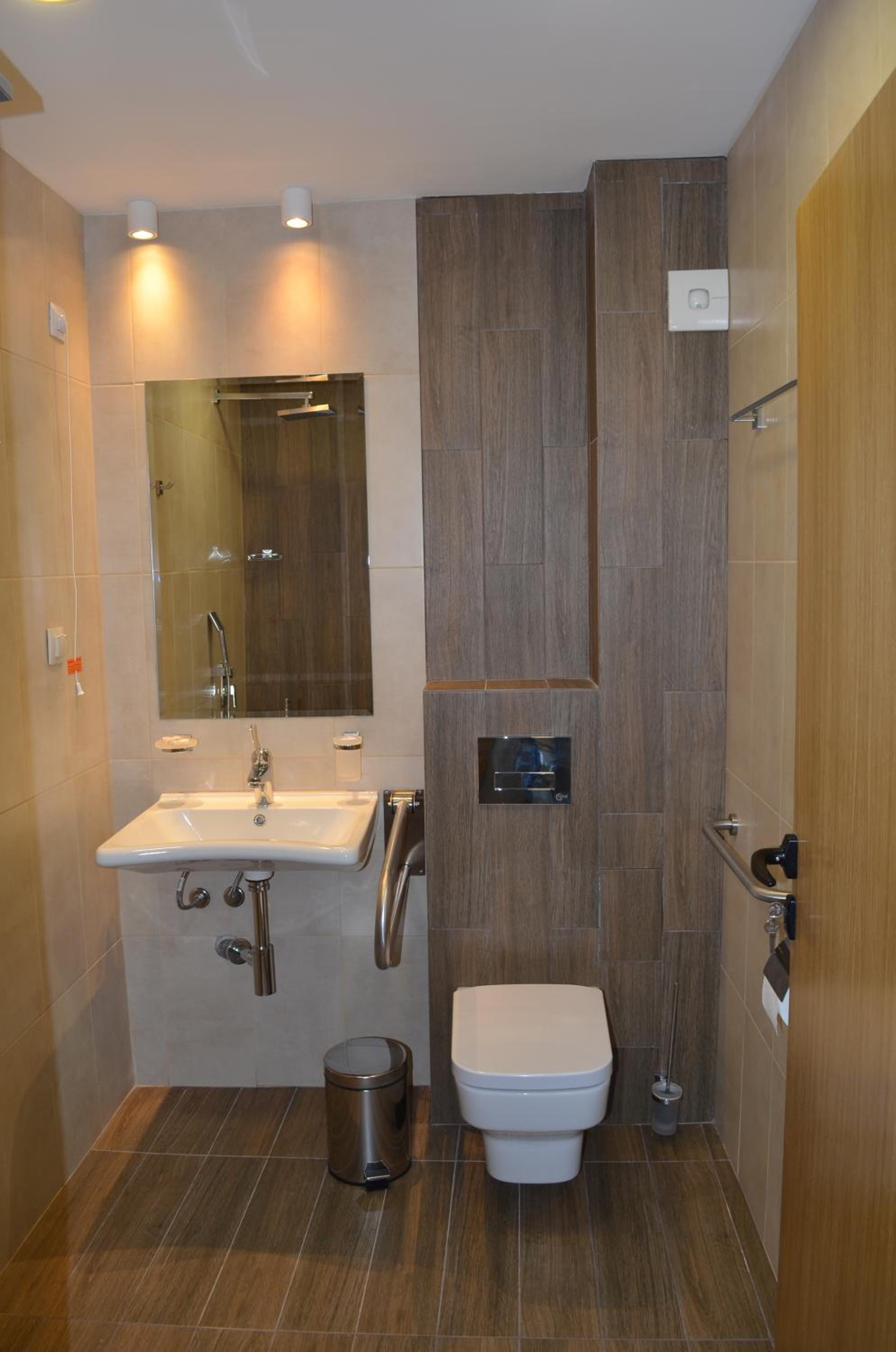 Superior Double or Twin Room with Lake View photo 3