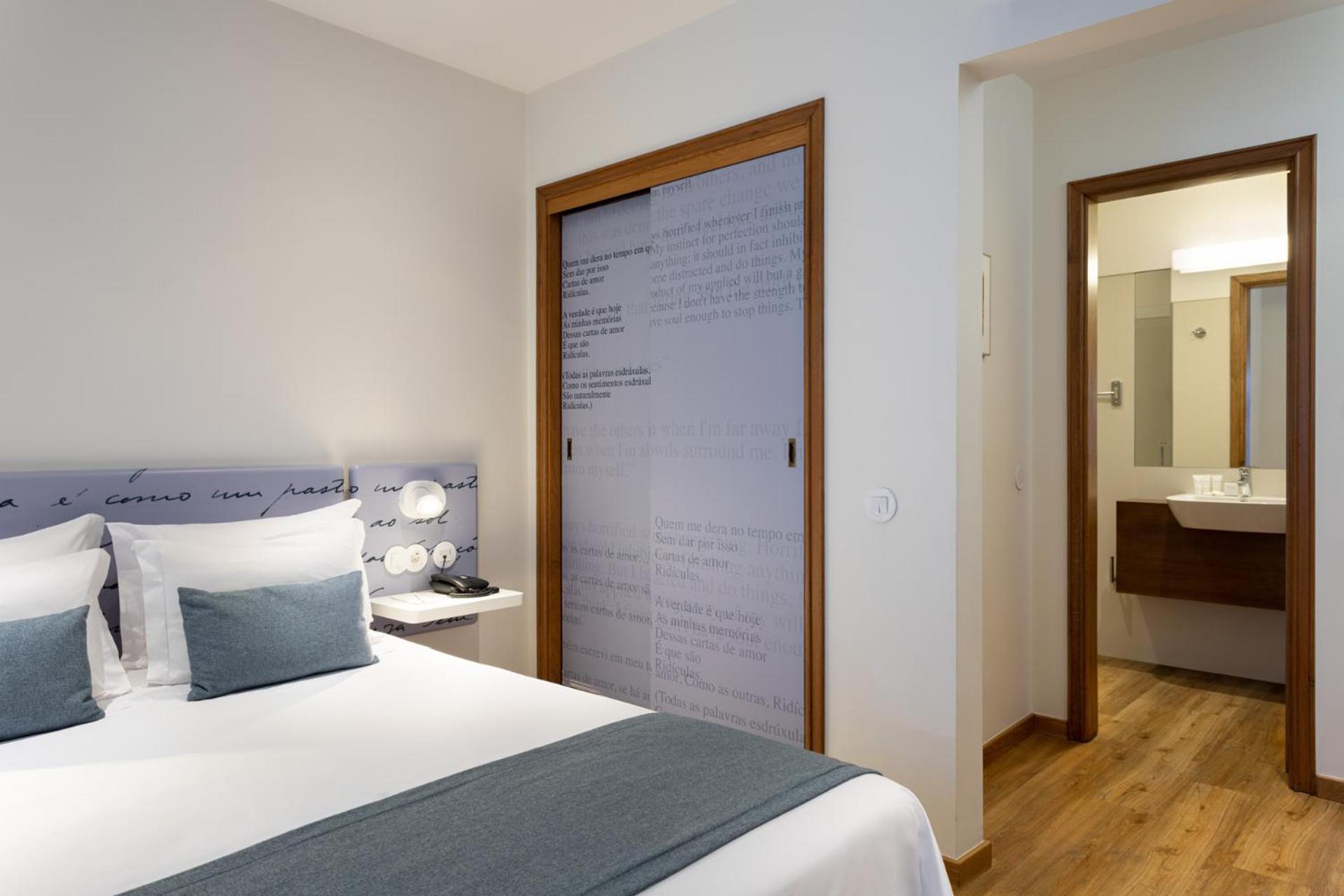 Double Room with Canal View - Photo 4