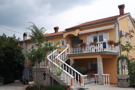 Apartment with Balcony photo 2