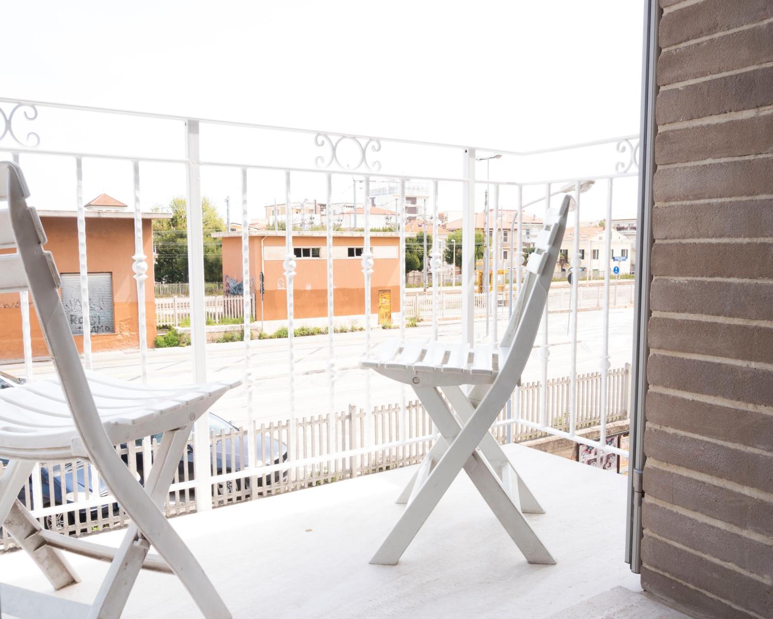 Family Room with Balcony photo 3