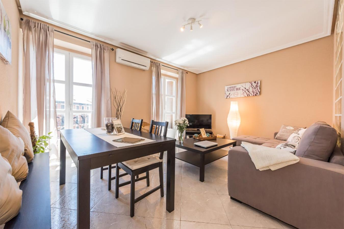 Apartamento con Balcón