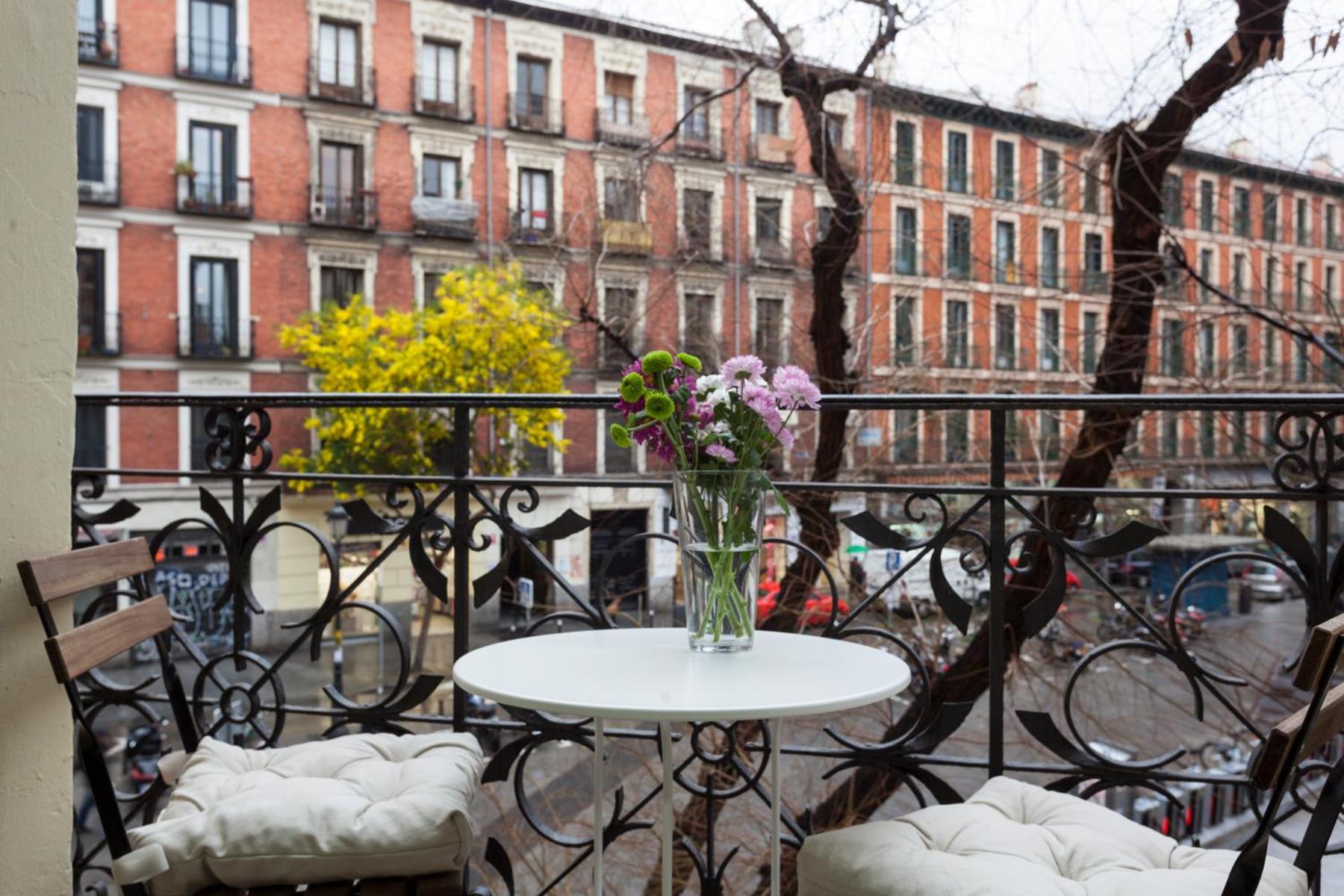 Apartment with Balcony photo 3
